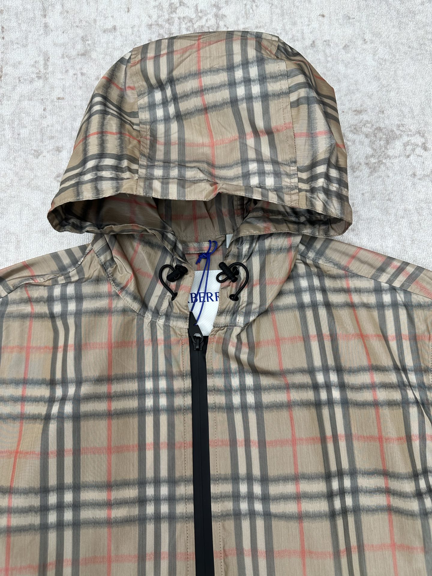 Burberry 巴宝莉 26ss 新款轻盈外套