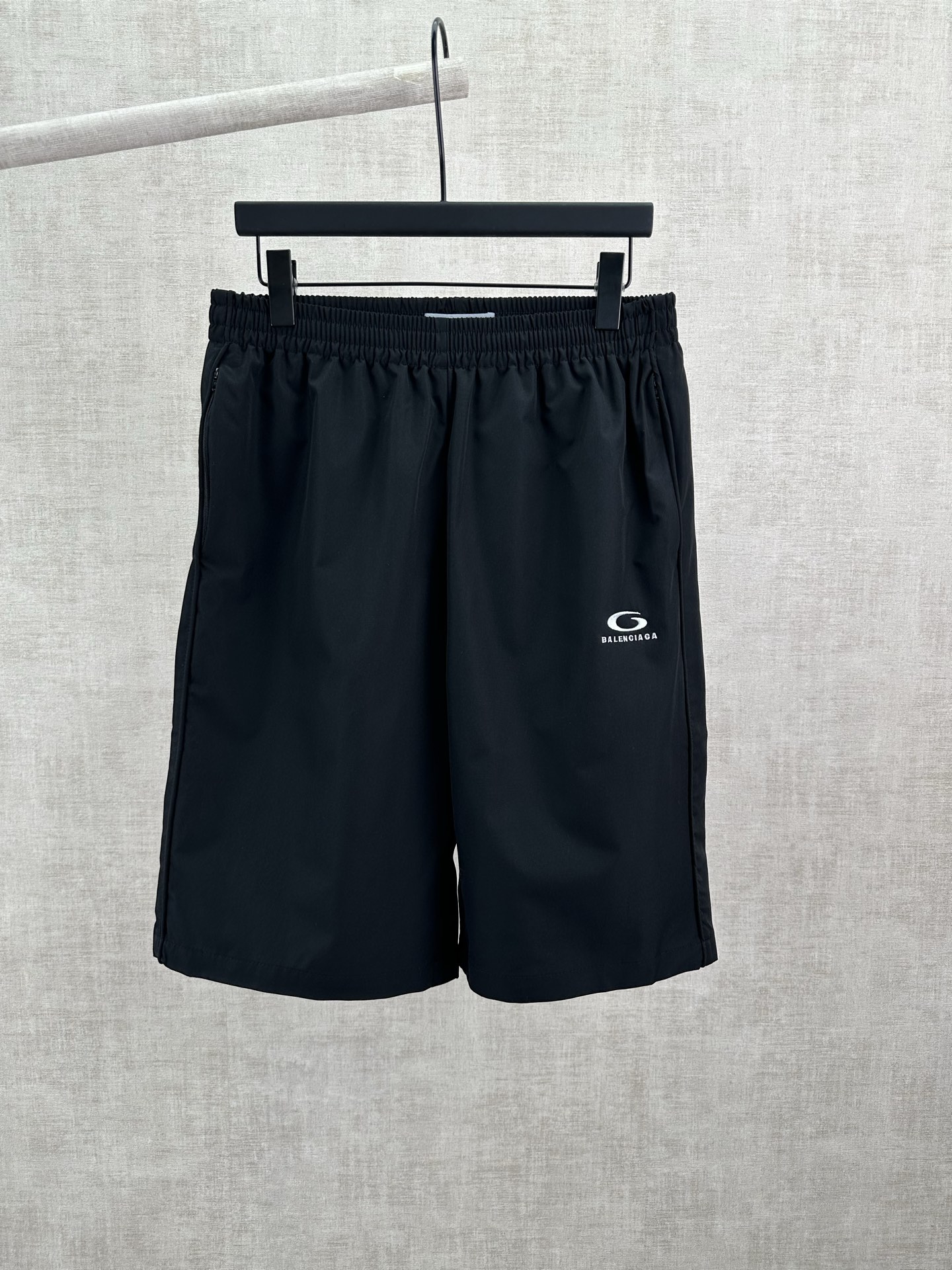 P165 París 26ss Nuevos pantalones cortos de primavera/verano, nailon técnico, forro completo, cintura elástica con cord…