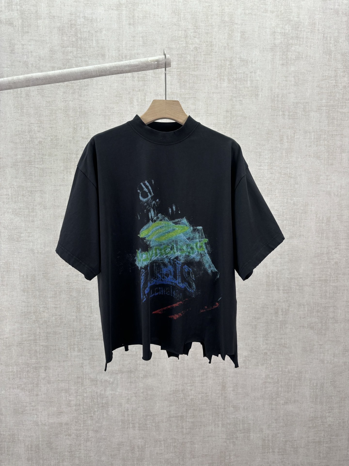 P90 París 26ss Nueva camiseta de manga corta con cuello redondo y estampado desgastado, corte regular, holgada. Tallas:…