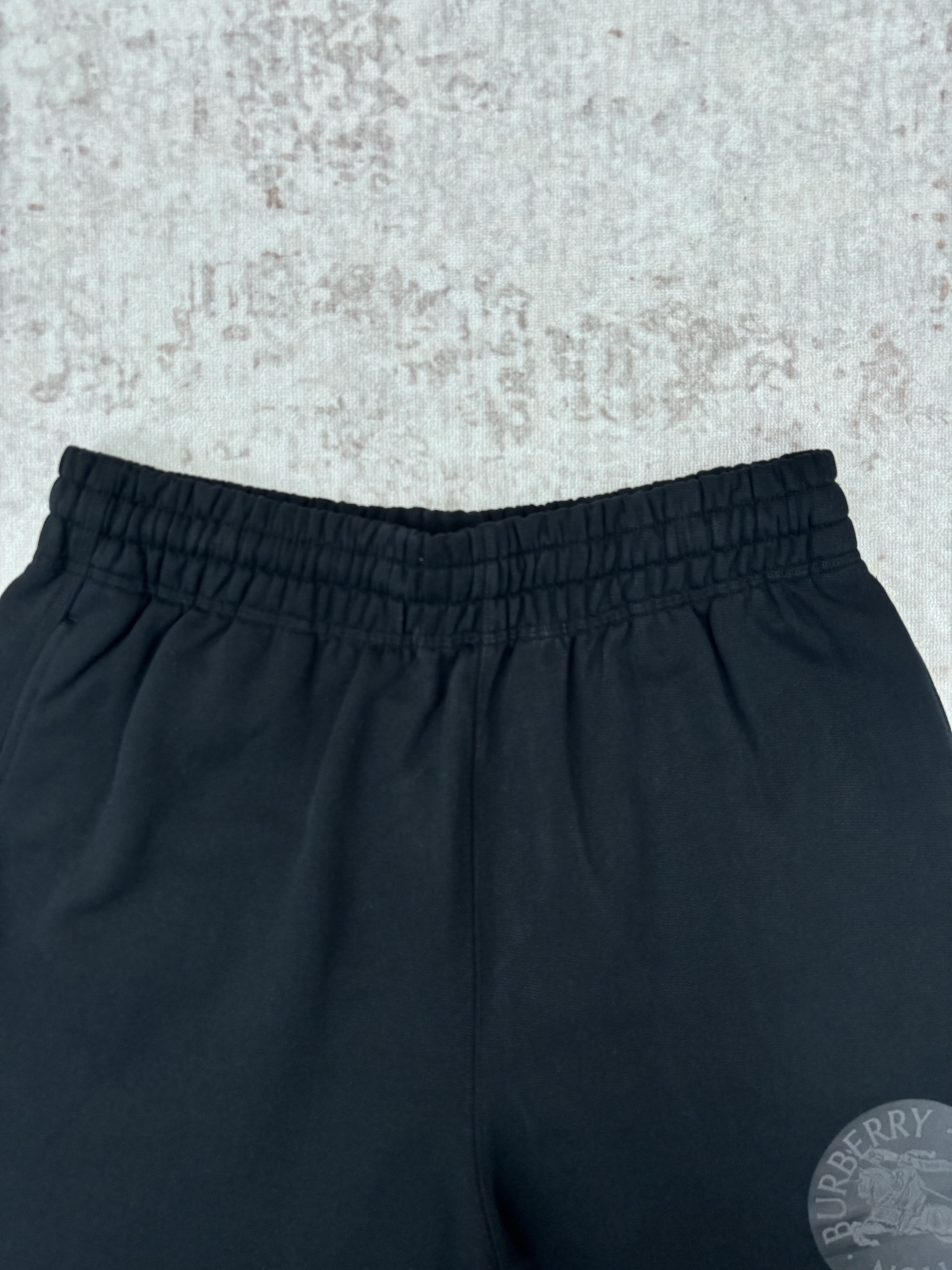 Burberry 巴宝莉 26ss 新款短裤 选用轻盈翻面绒棉质面料打造