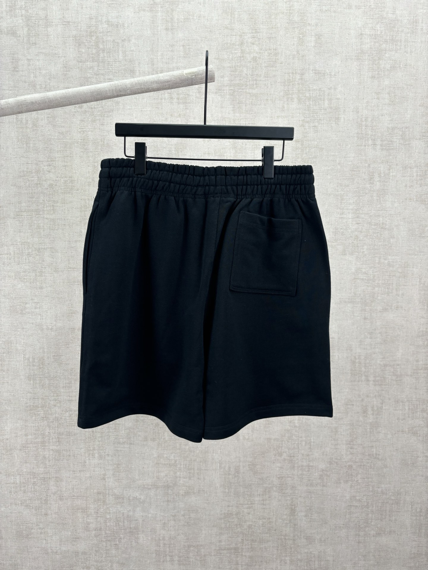 Burberry 巴宝莉 26ss 新款短裤 选用轻盈翻面绒棉质面料打造