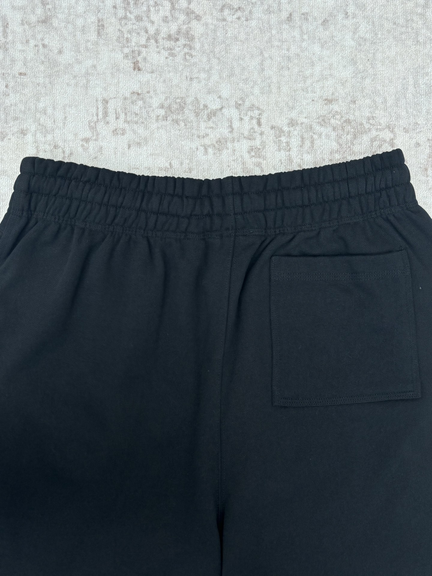 Burberry 巴宝莉 26ss 新款短裤 选用轻盈翻面绒棉质面料打造