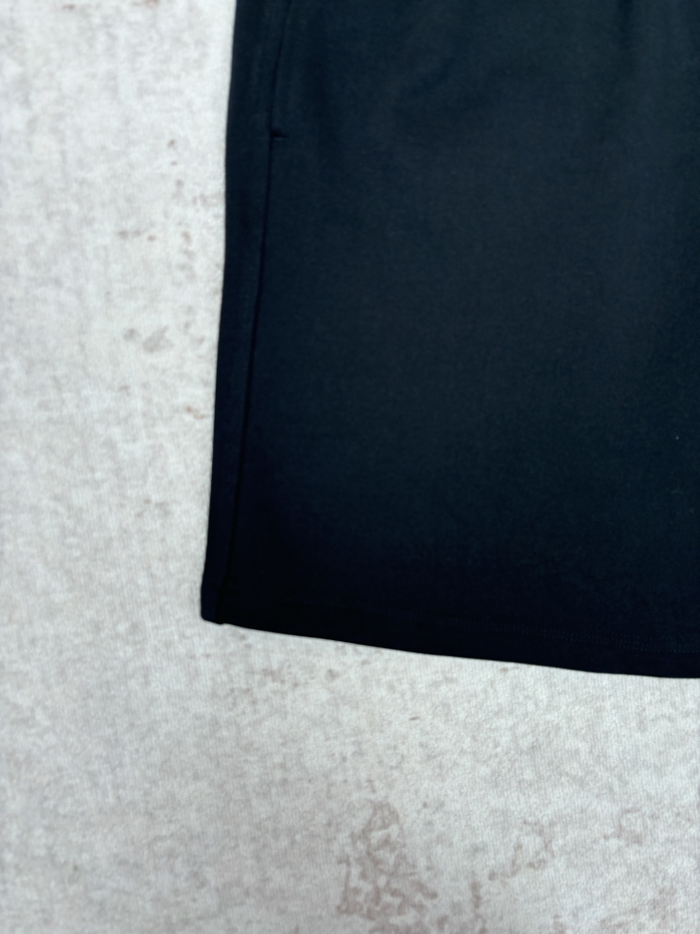 Burberry 巴宝莉 26ss 新款短裤 选用轻盈翻面绒棉质面料打造
