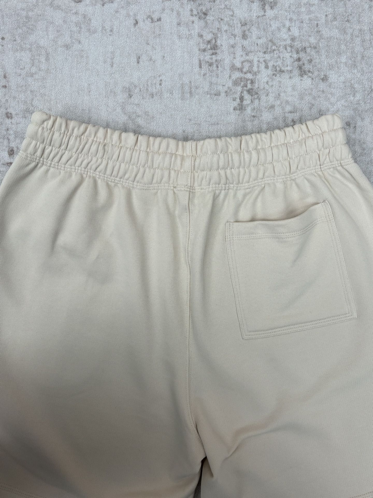 Burberry 巴宝莉 26ss 新款短裤 选用轻盈翻面绒棉质面料打造