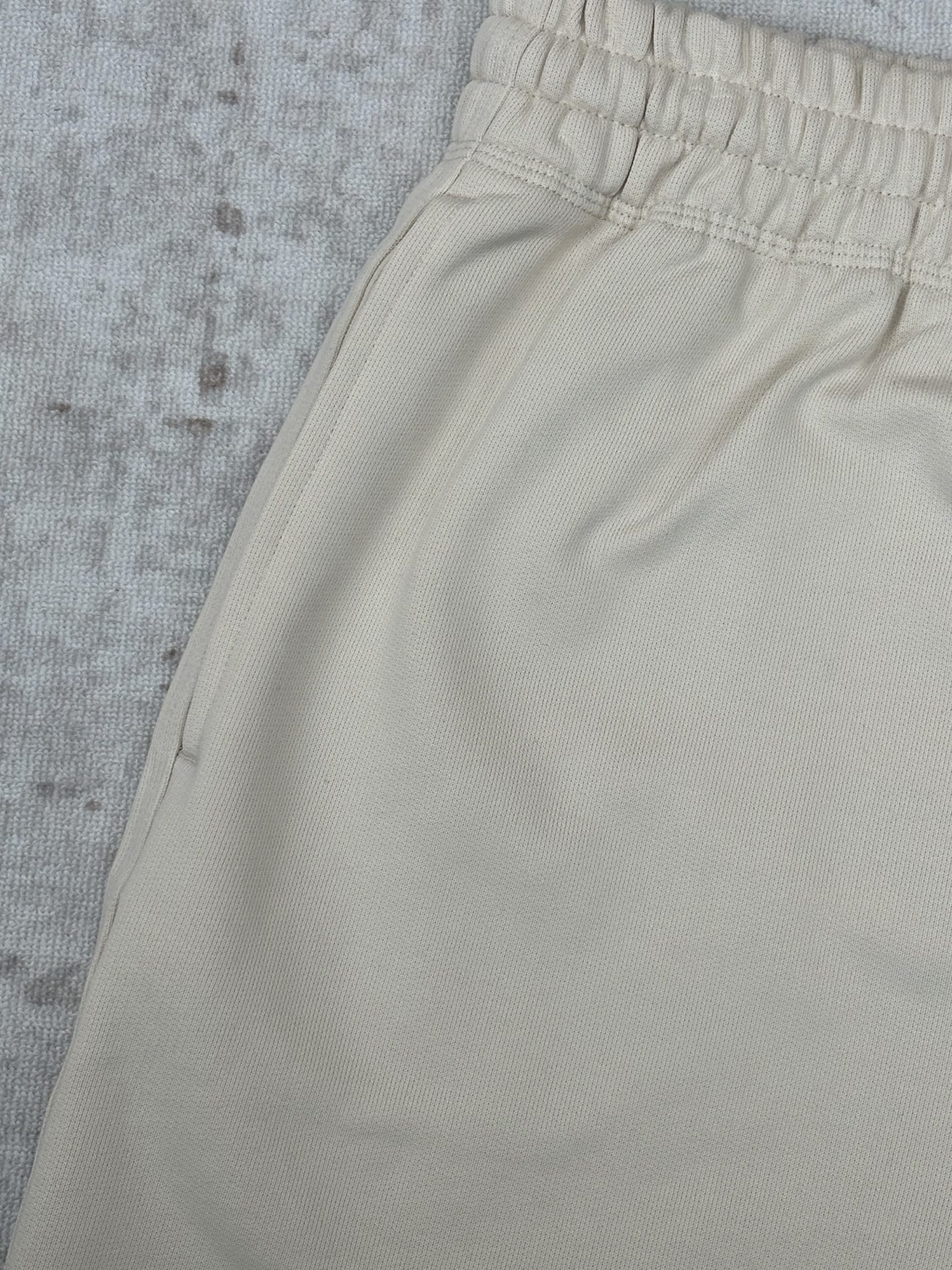 Burberry 巴宝莉 26ss 新款短裤 选用轻盈翻面绒棉质面料打造