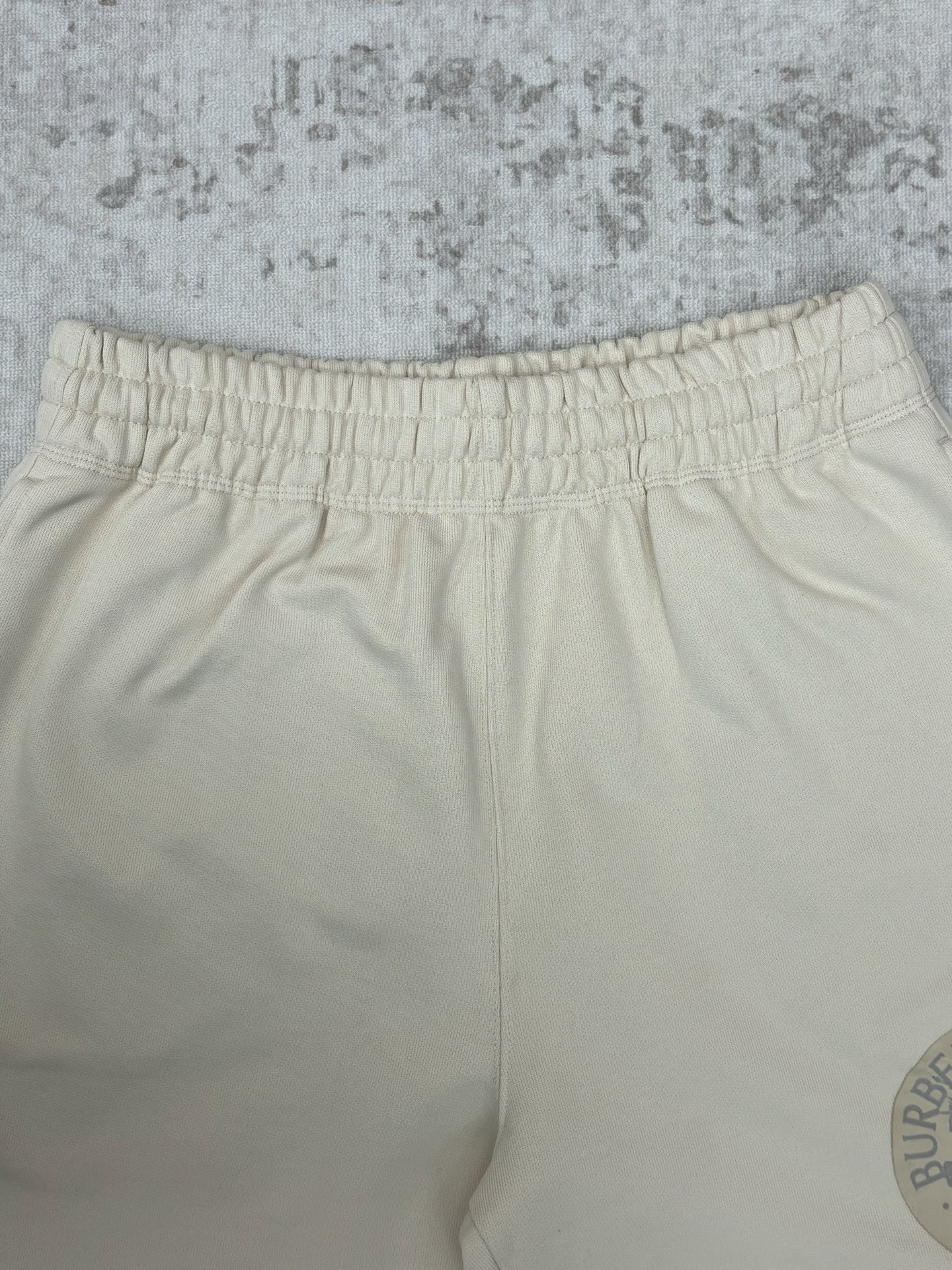 Burberry 巴宝莉 26ss 新款短裤 选用轻盈翻面绒棉质面料打造