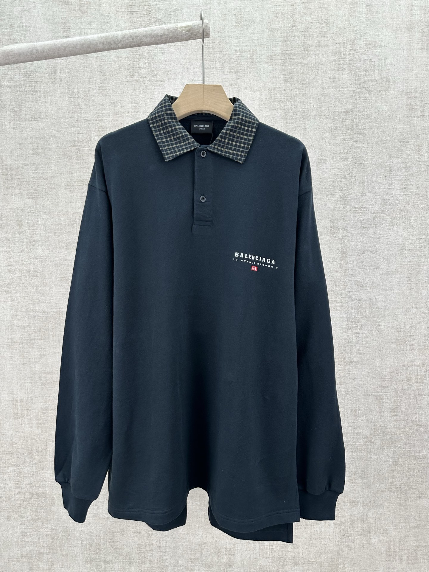 P210 París 26ss Nueva polo de manga larga con cuello de cuadros, corte regular, hombre, negro desgastado. Tallas: 1, 2,…