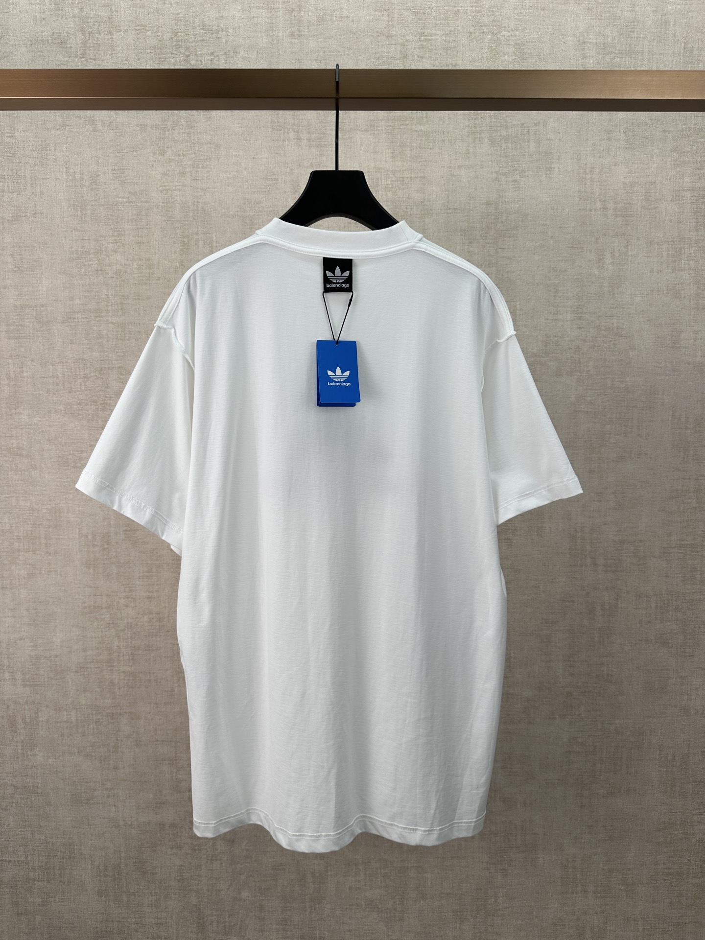 Balenciaga 巴黎世家 x阿迪联名系列 Inside Out 双面穿短T深蓝白色配色 正面下摆拼嵌AD 运动表现表和 BLCG品牌标识