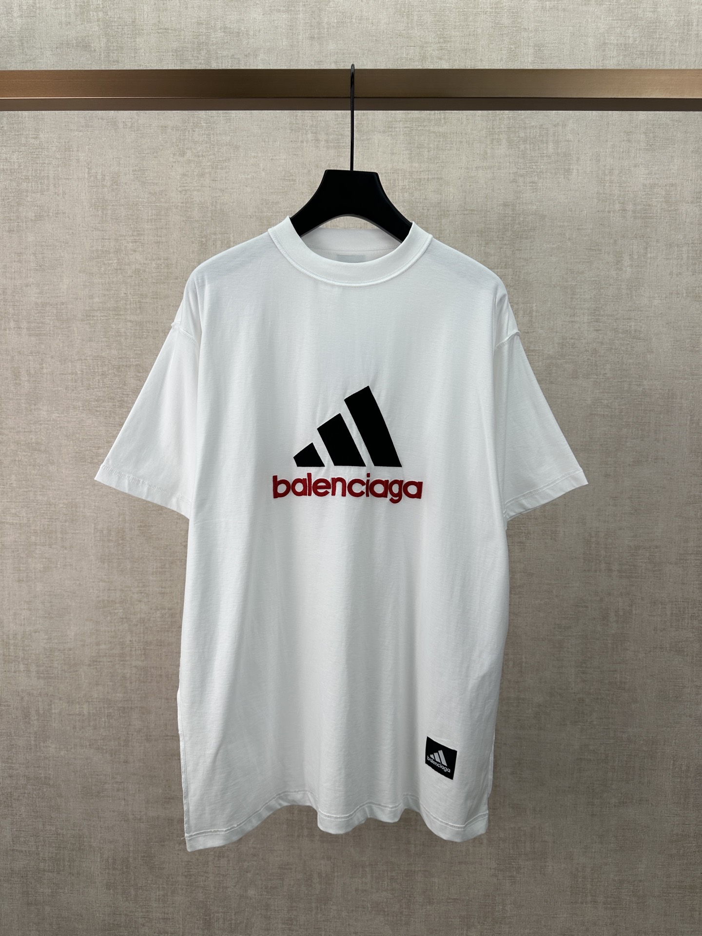 Balenciaga 巴黎世家 x阿迪联名系列 Inside Out 双面穿短T深蓝白色配色 正面下摆拼嵌AD 运动表现表和 BLCG品牌标识