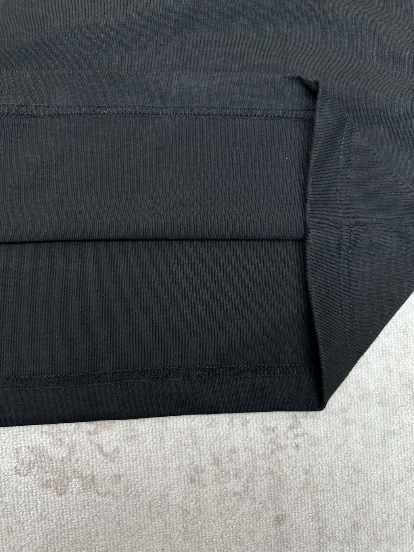 Balenciaga 巴黎世家 26ss新款 字母Logo印花圆领套头短袖 T恤 宽松版型 黑色
