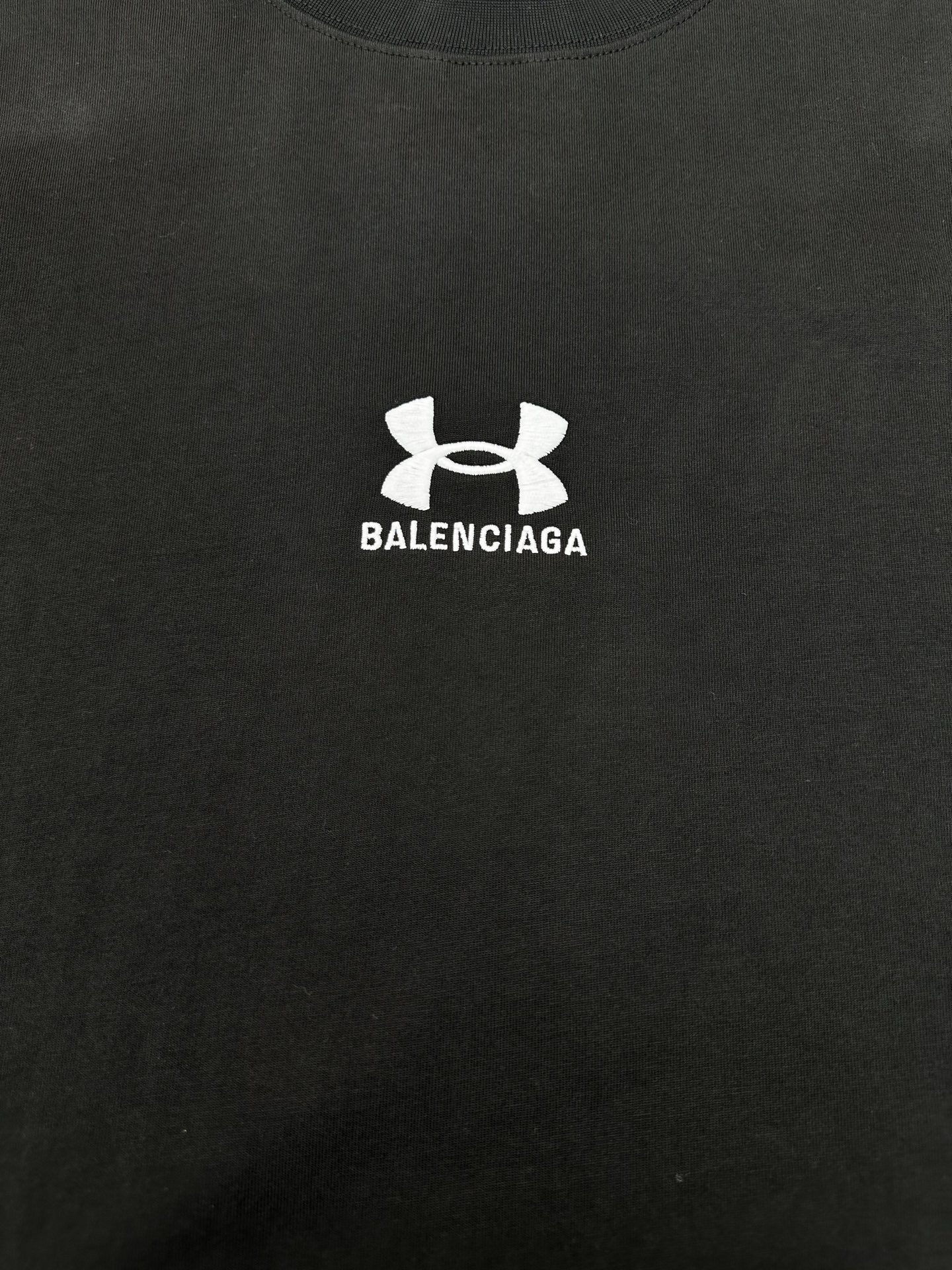 Balenciaga 巴黎世家 26ss新款 字母Logo印花圆领套头短袖 T恤 宽松版型 黑色