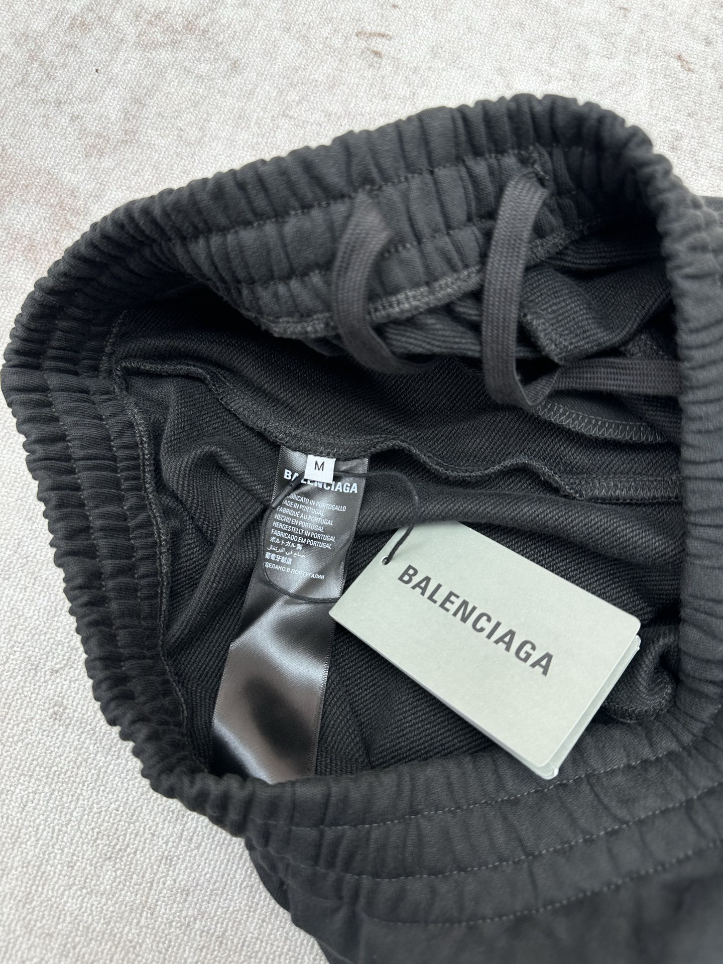 Balenciaga 巴黎世家 26ss新款 纯色斜口袋纯棉 运动短裤 常规版型 男款 黑色