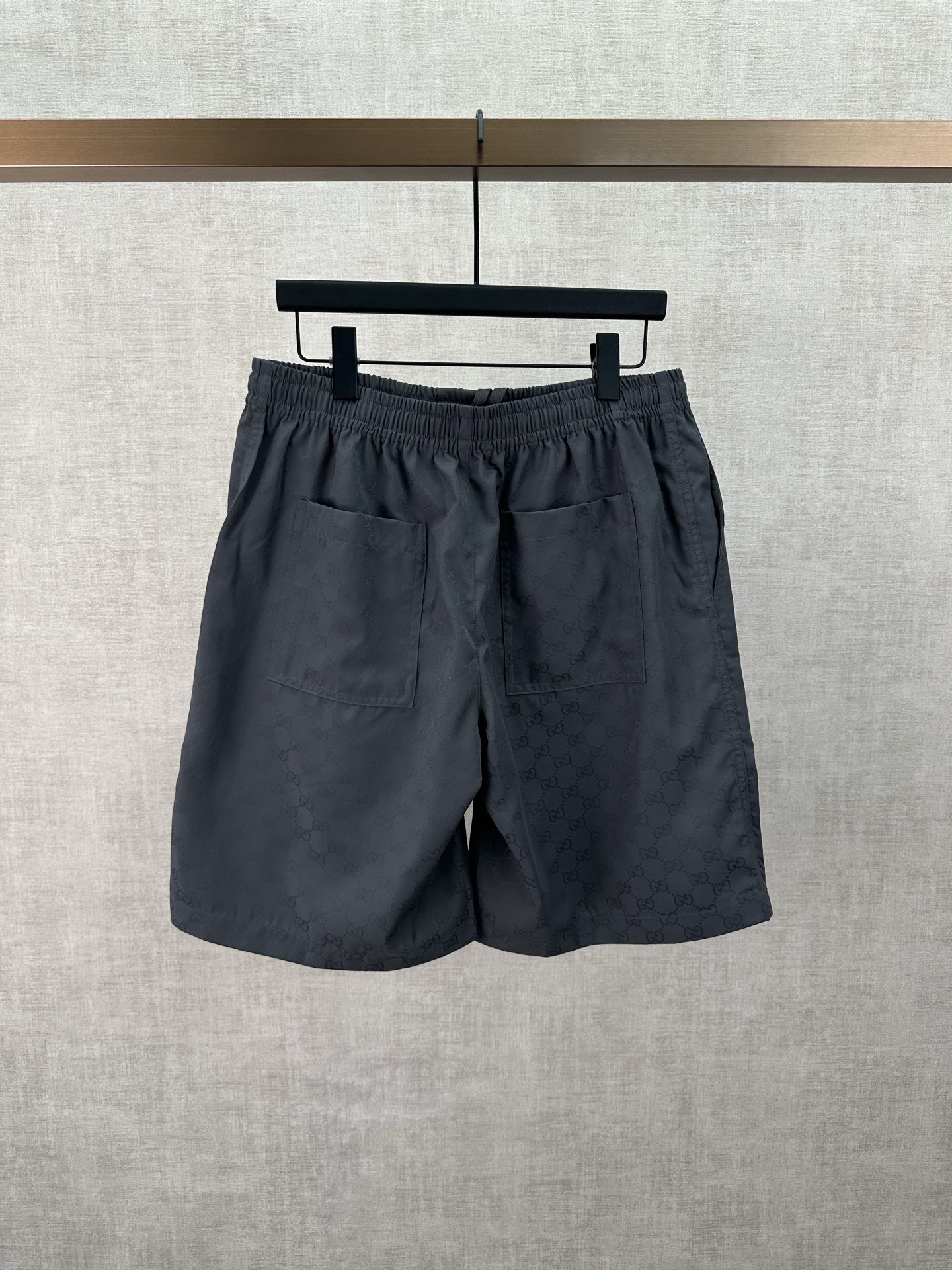 Gucci G家 26SS GG图案通过不同的纺织工艺呈现