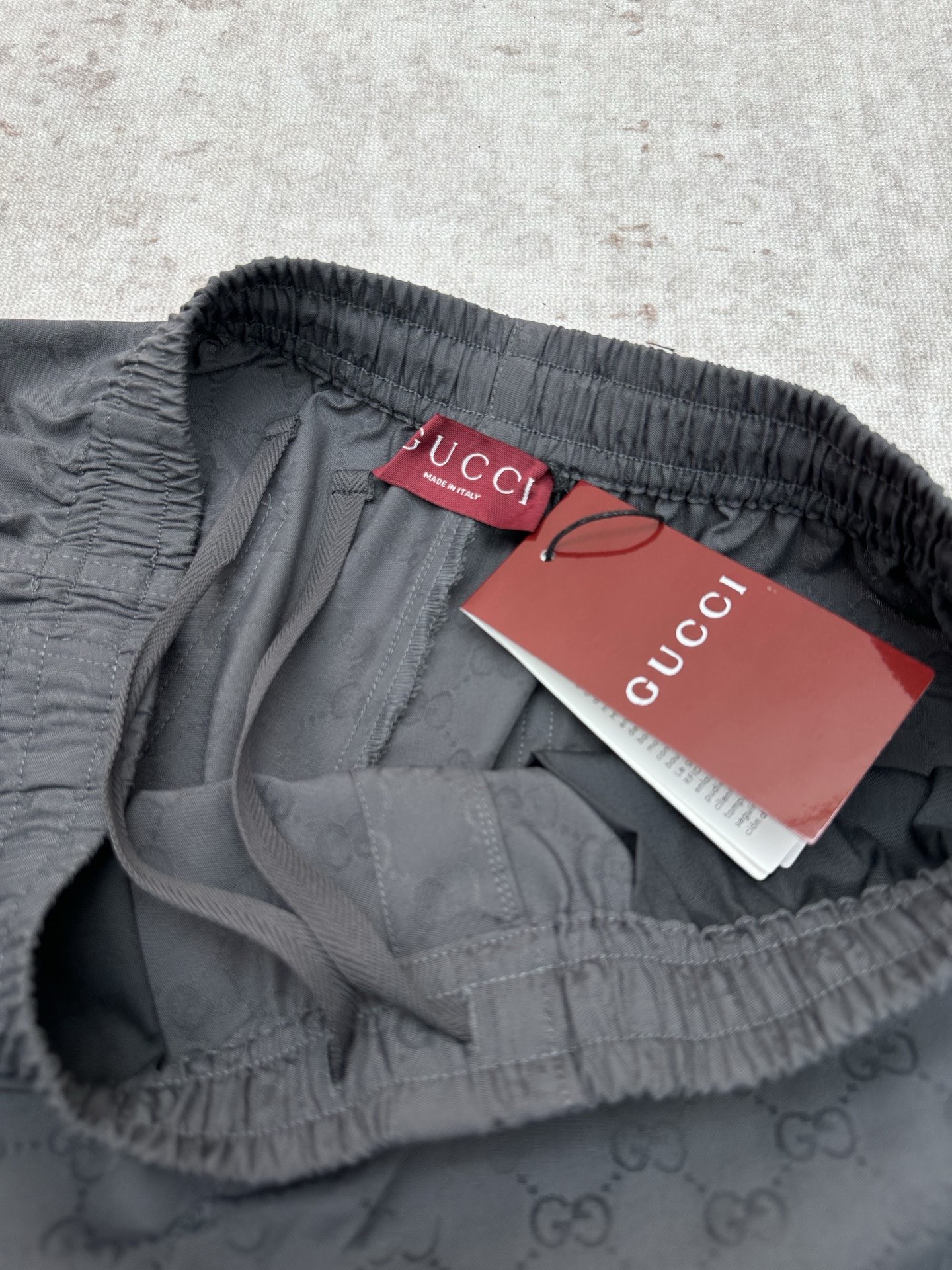 Gucci G家 26SS GG图案通过不同的纺织工艺呈现