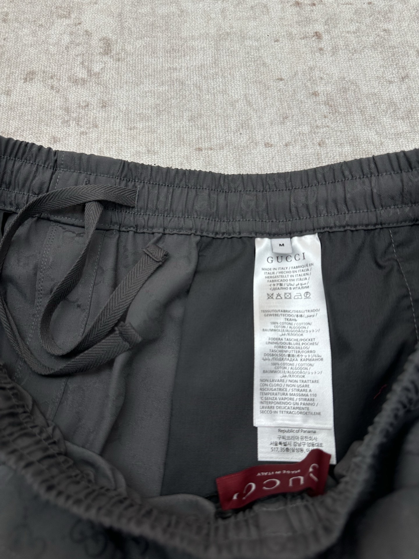 Gucci G家 26SS GG图案通过不同的纺织工艺呈现