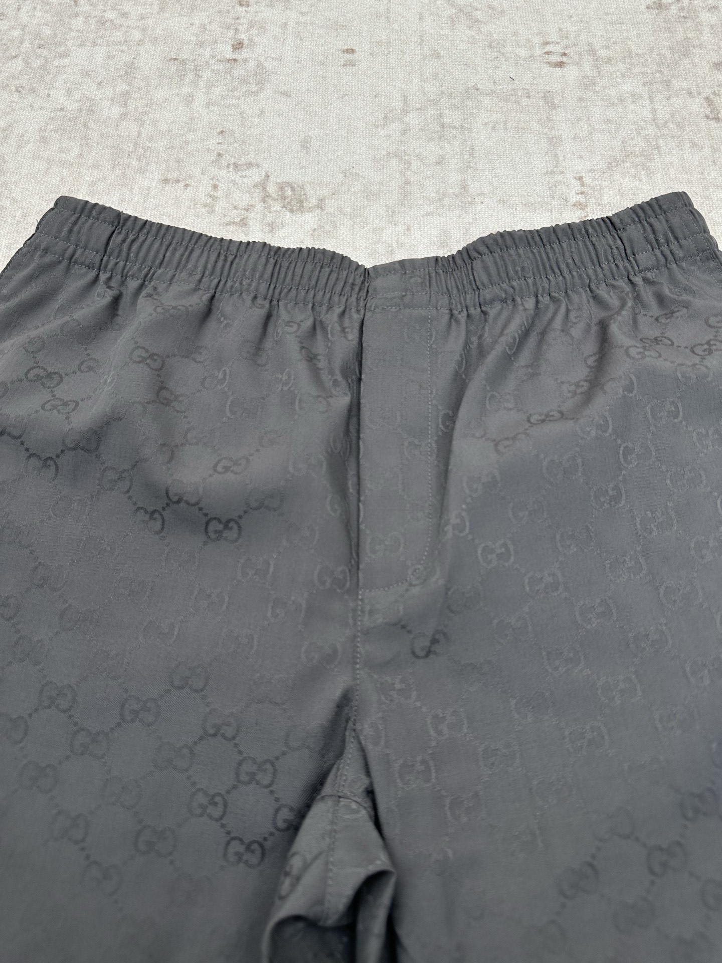 Gucci G家 26SS GG图案通过不同的纺织工艺呈现