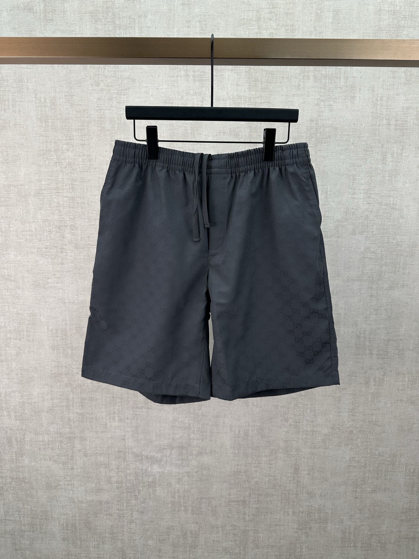 Gucci G家 26SS GG图案通过不同的纺织工艺呈现