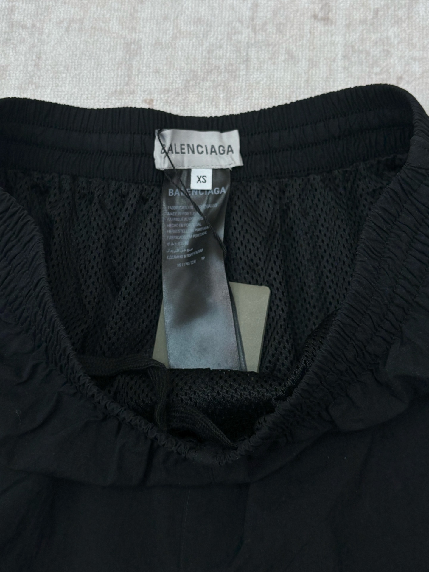 Balenciaga 巴黎世家 SS26 松紧腰带撞色滚边直筒 休闲短裤 宽松版型 男款