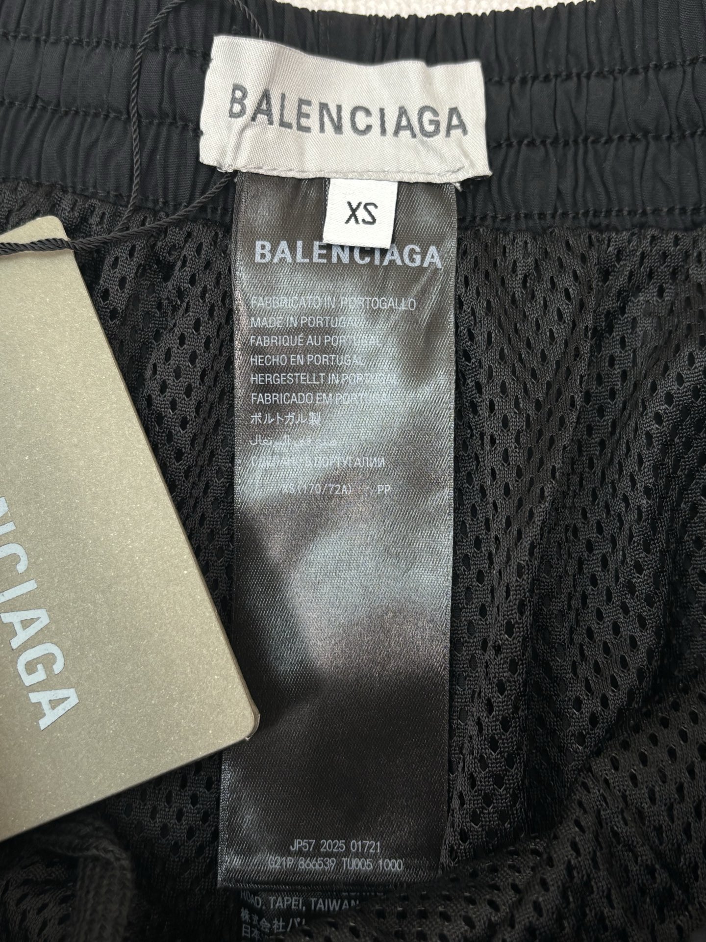 Balenciaga 巴黎世家 SS26 松紧腰带撞色滚边直筒 休闲短裤 宽松版型 男款