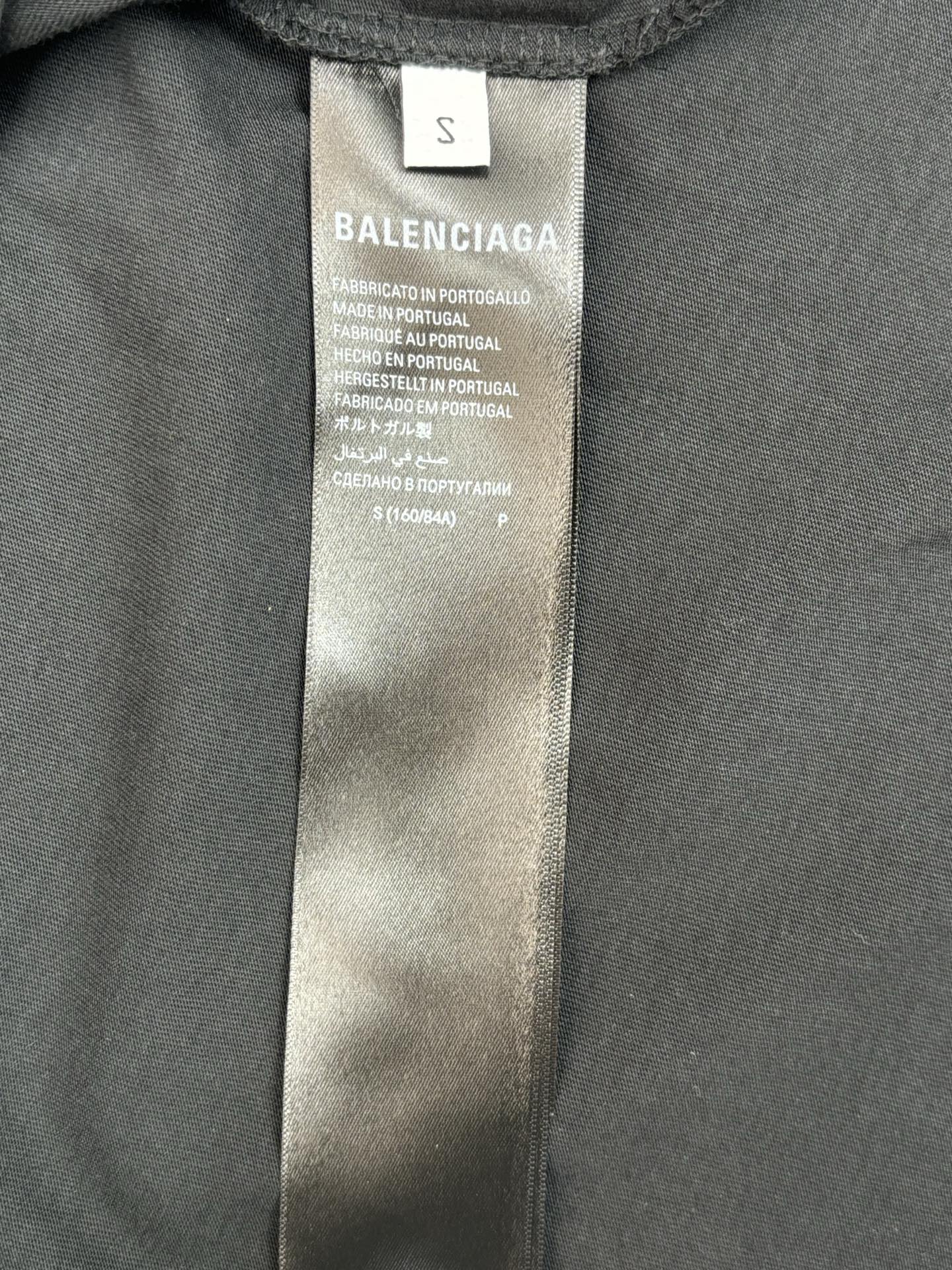 Balenciaga 巴黎世家 26ss新款 V领套头落肩短袖足球 T恤 超宽松版型 男款