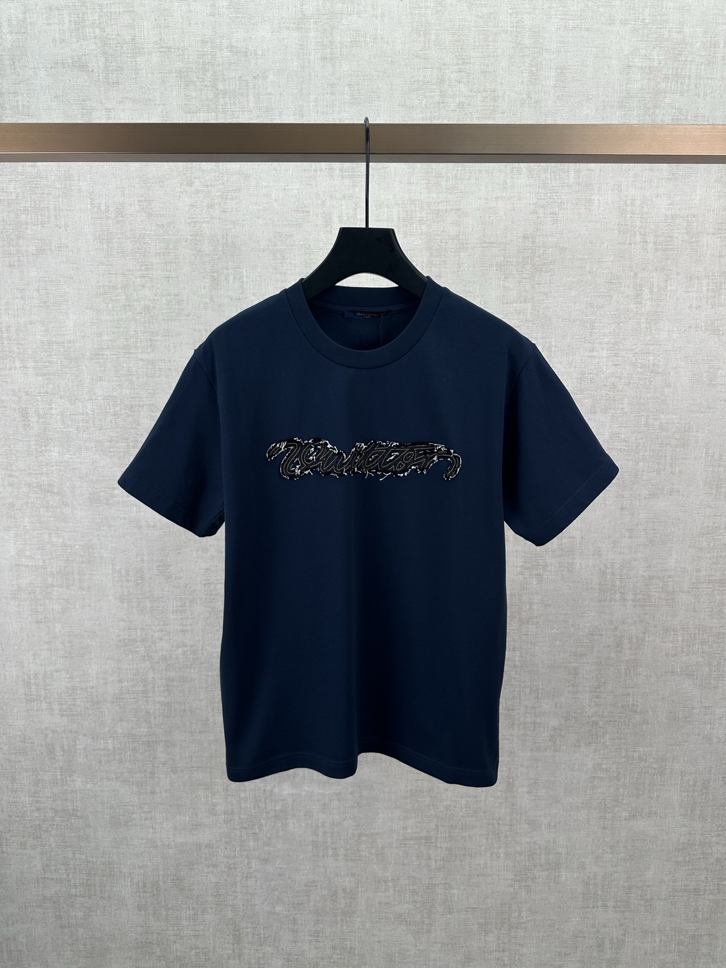 Louis Vuitton 驴家 26ss 新款贴布绣短袖T恤 甄选210g重磅100%精梳棉平纹针织面料 经成衣水洗工艺处理
