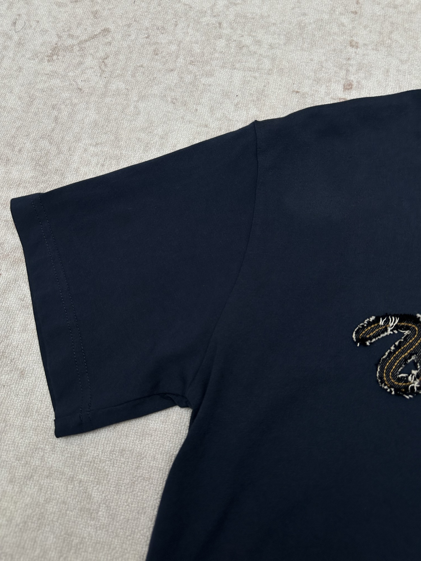 Louis Vuitton 驴家 26ss 新款贴布绣短袖T恤 甄选210g重磅100%精梳棉平纹针织面料 经成衣水洗工艺处理