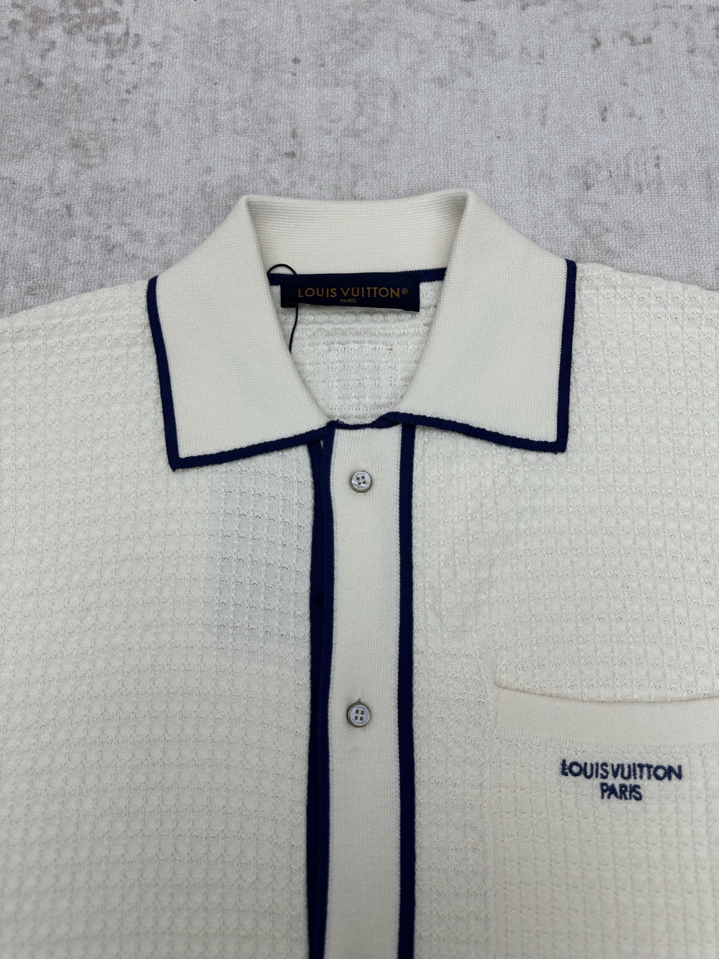 Louis Vuitton 驴家 26ss 新款华夫格撞色短袖针织开衫采用高支棉/桑蚕丝混纺针织面料 亲肤透气、垂坠感佳