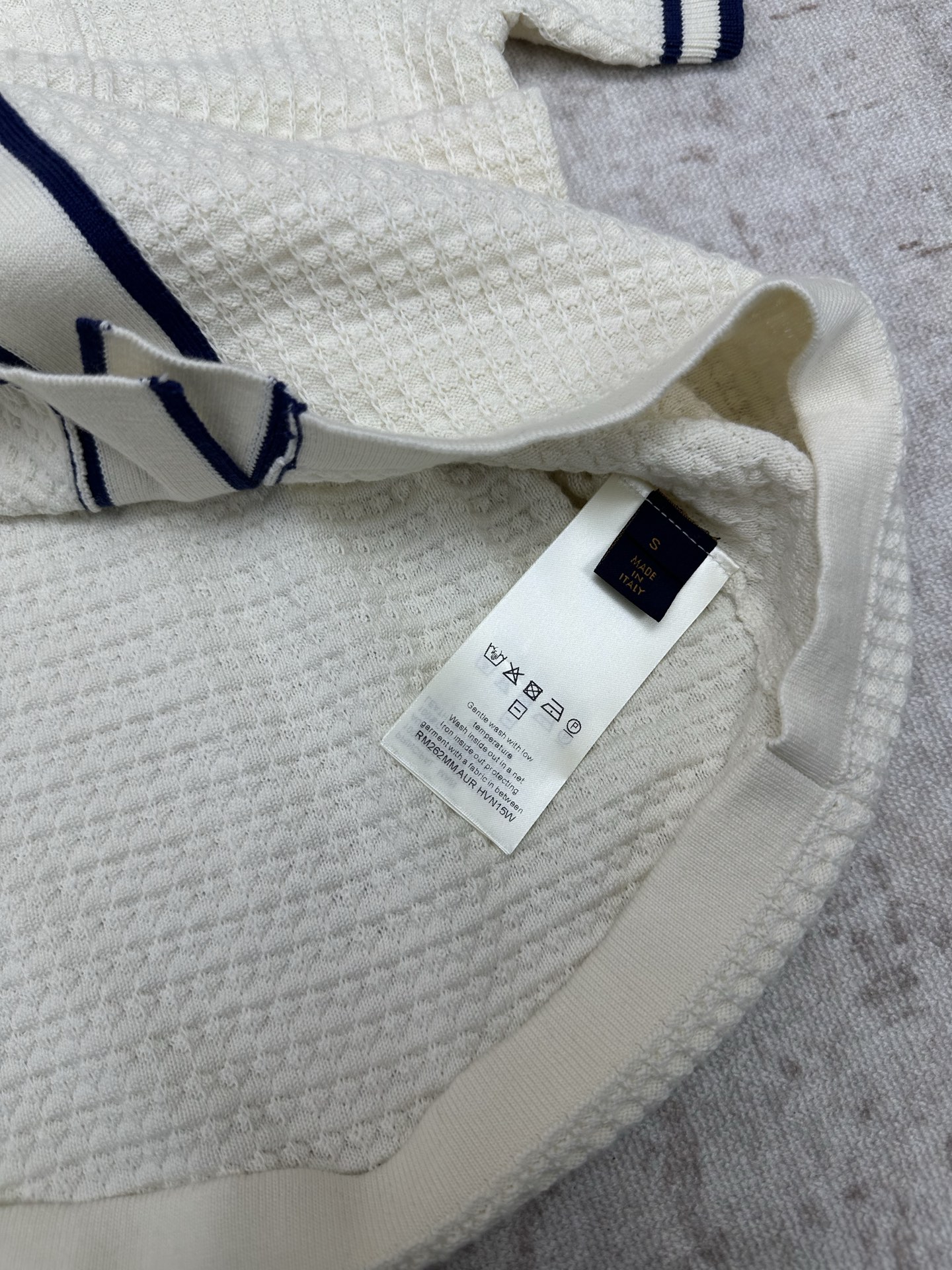 Louis Vuitton 驴家 26ss 新款华夫格撞色短袖针织开衫采用高支棉/桑蚕丝混纺针织面料 亲肤透气、垂坠感佳