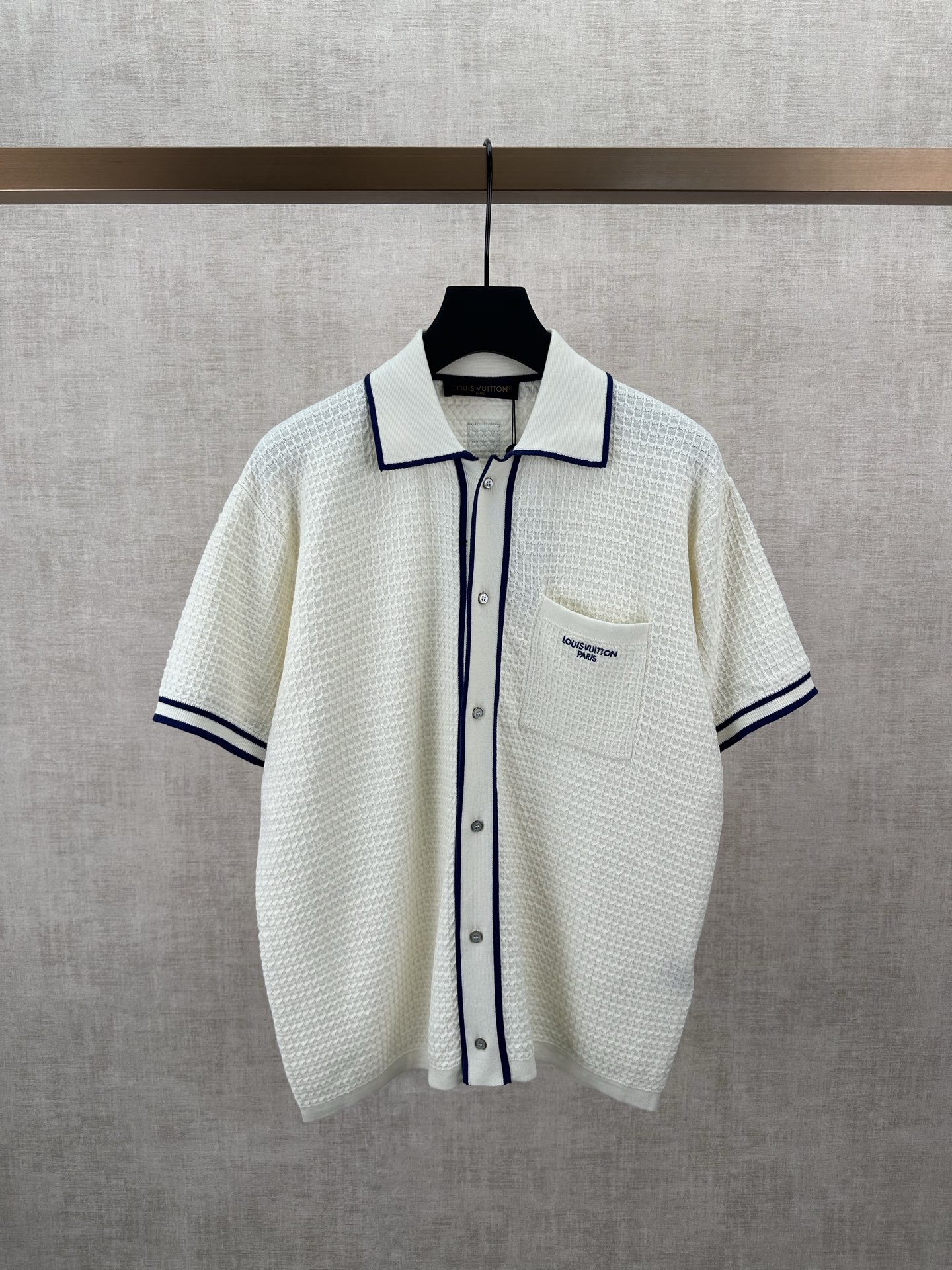 Louis Vuitton 驴家 26ss 新款华夫格撞色短袖针织开衫采用高支棉/桑蚕丝混纺针织面料 亲肤透气、垂坠感佳