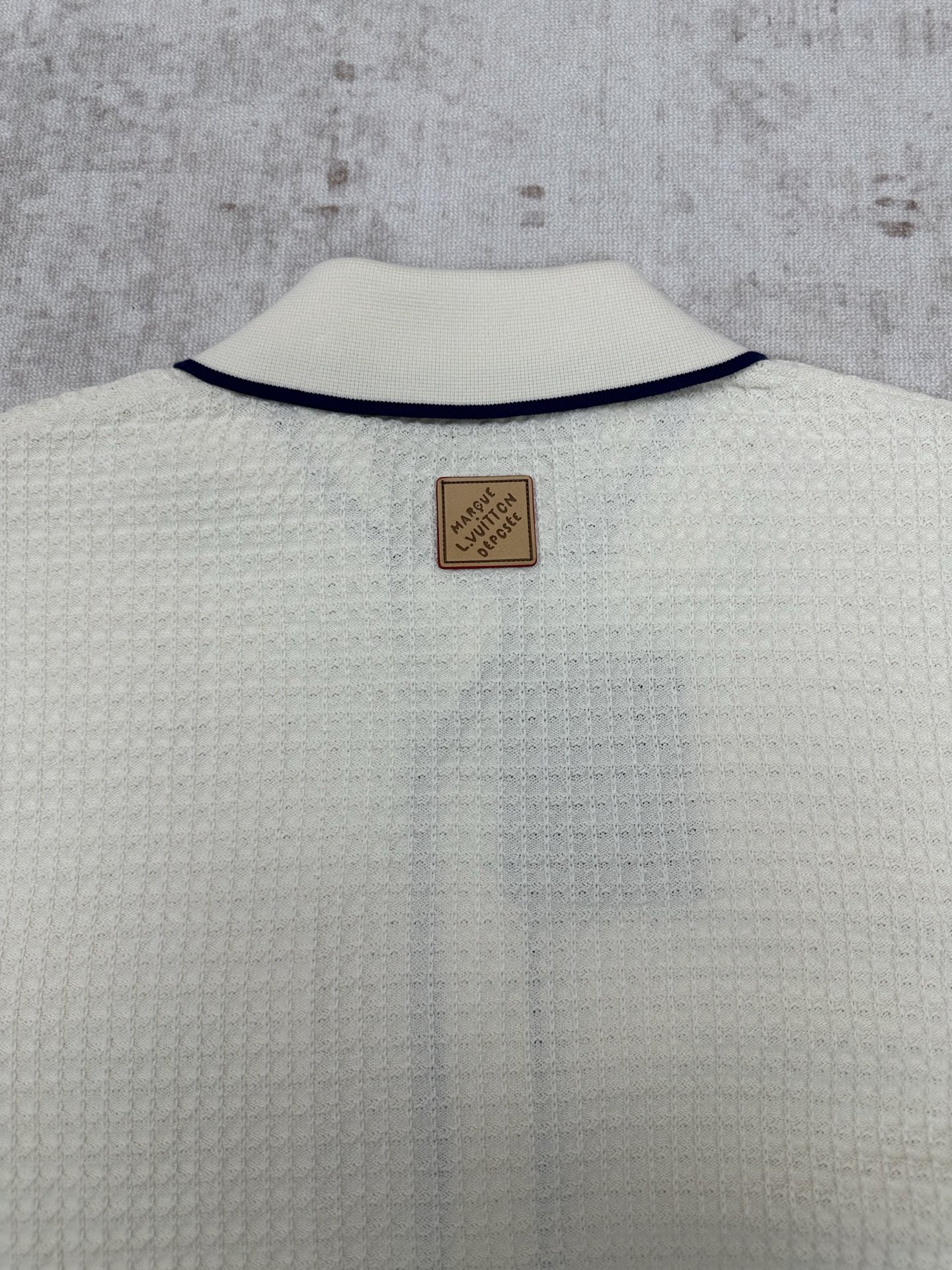 Louis Vuitton 驴家 26ss 新款华夫格撞色短袖针织开衫采用高支棉/桑蚕丝混纺针织面料 亲肤透气、垂坠感佳