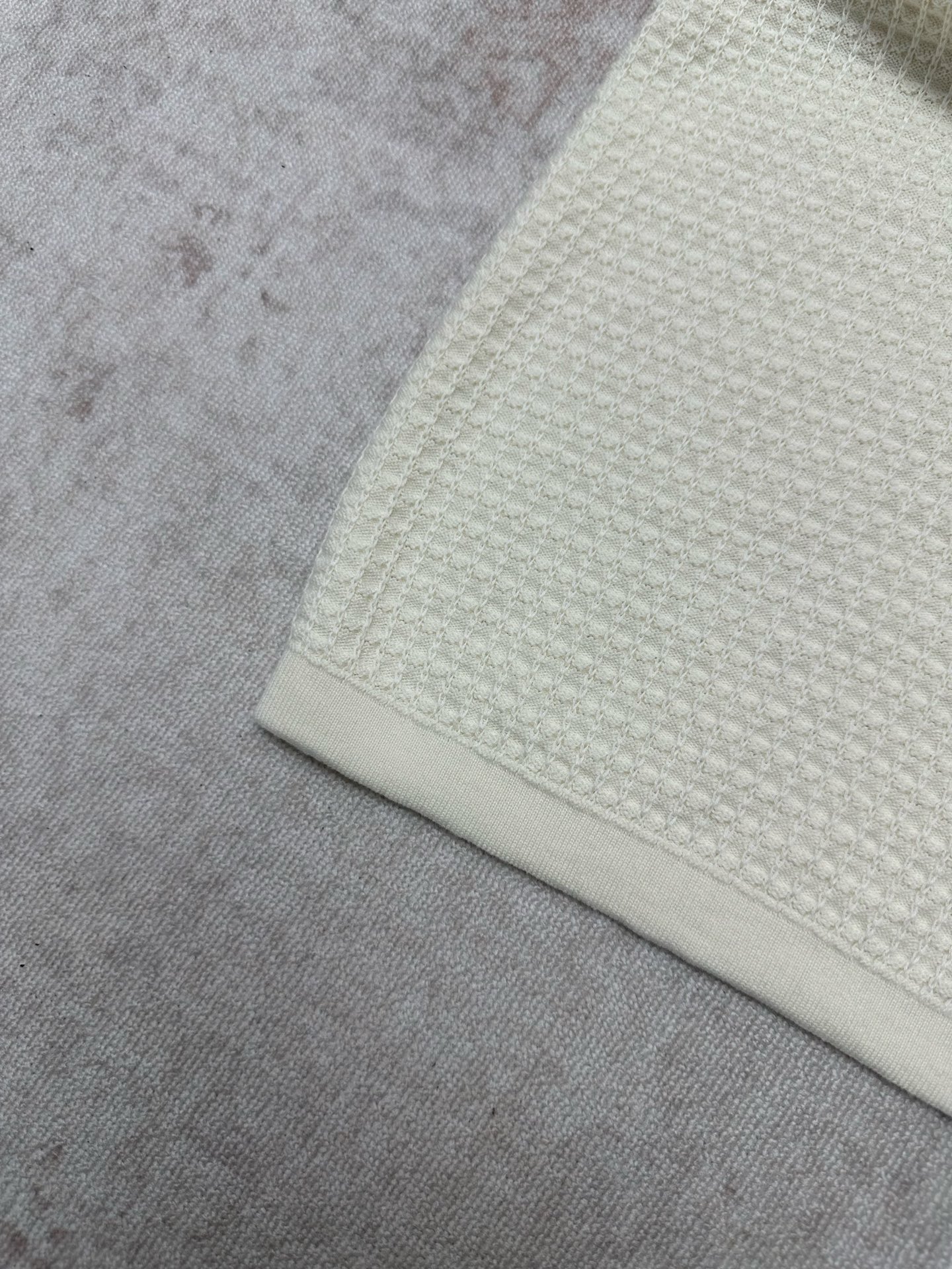 Louis Vuitton 驴家 26ss 新款华夫格撞色短袖针织开衫采用高支棉/桑蚕丝混纺针织面料 亲肤透气、垂坠感佳