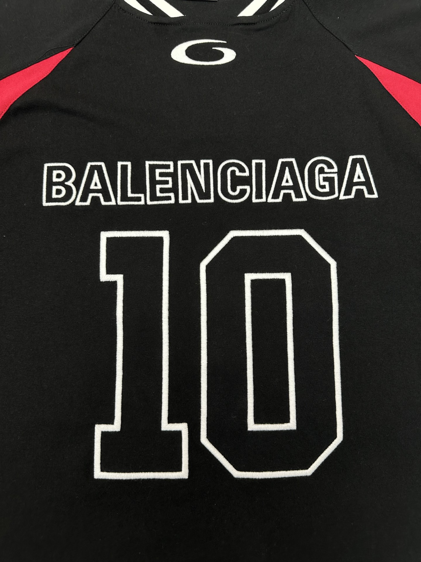 Balenciaga 巴黎世家 26ss新款 联名系列 圆领撞色短袖平纹针织廓形 T恤 宽松版型 男款