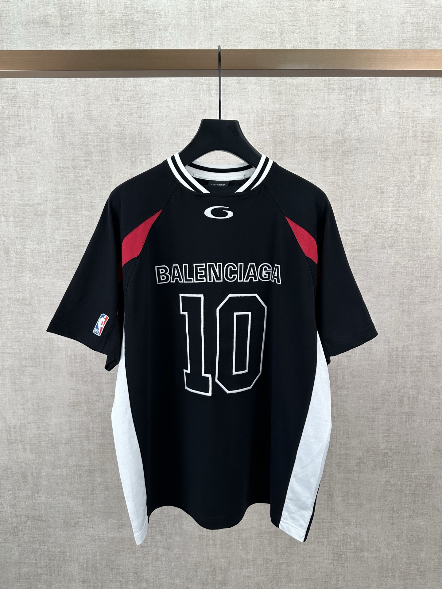 Balenciaga 巴黎世家 26ss新款 联名系列 圆领撞色短袖平纹针织廓形 T恤 宽松版型 男款