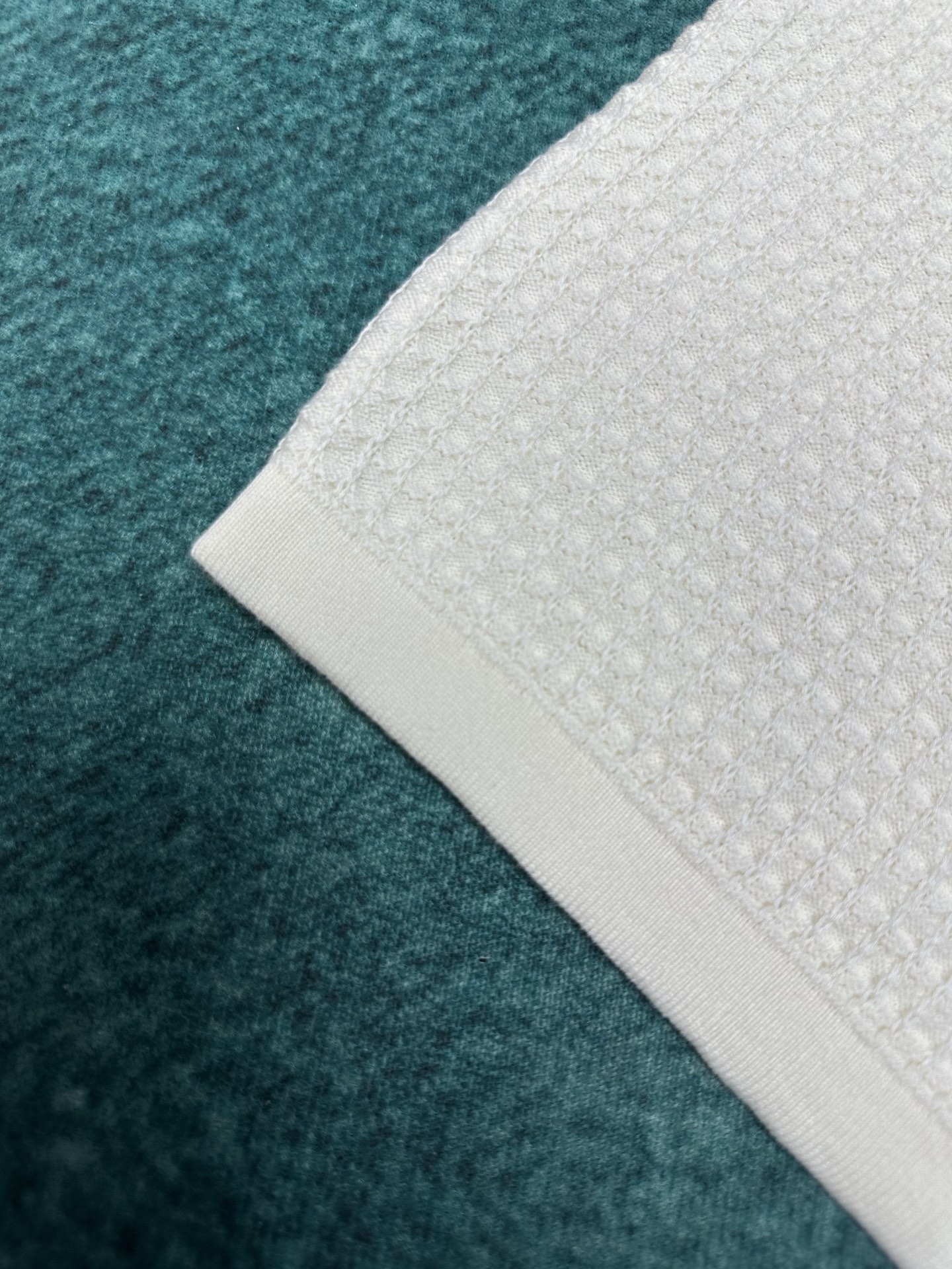 Louis Vuitton 驴家 26ss 新款华夫格撞色短袖针织开衫采用高支棉/桑蚕丝混纺针织面料 亲肤透气、垂坠感佳