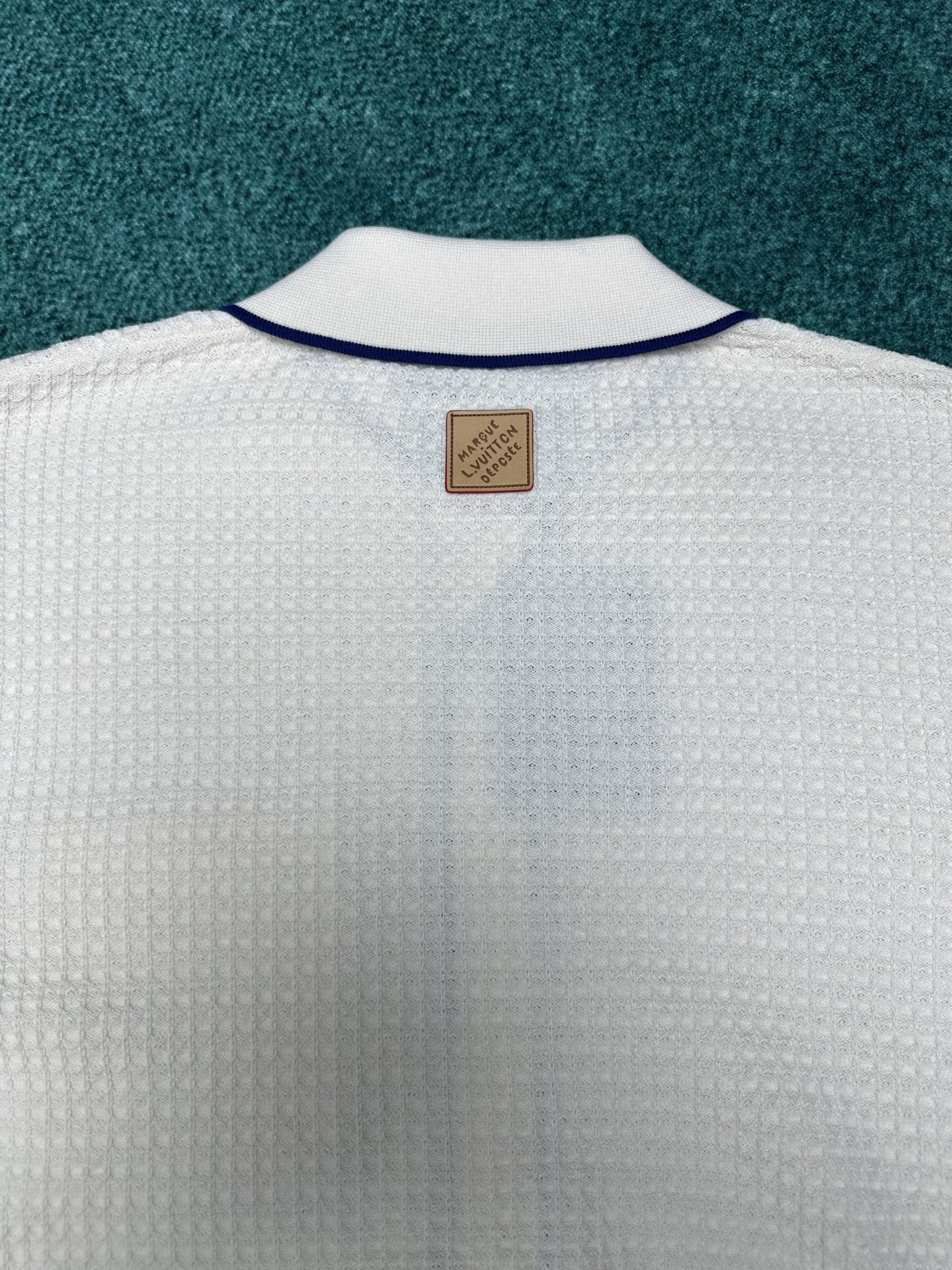 Louis Vuitton 驴家 26ss 新款华夫格撞色短袖针织开衫采用高支棉/桑蚕丝混纺针织面料 亲肤透气、垂坠感佳