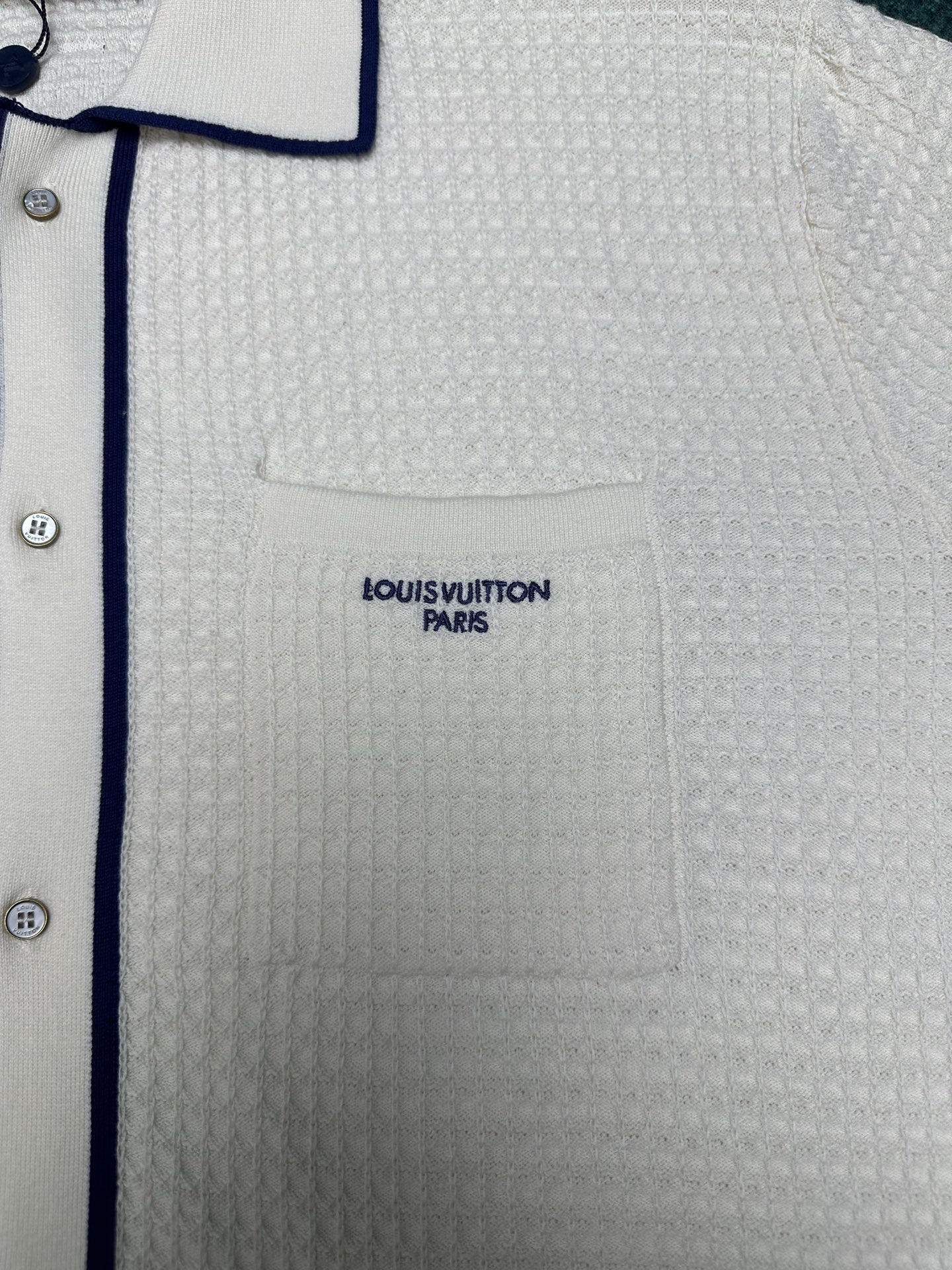 Louis Vuitton 驴家 26ss 新款华夫格撞色短袖针织开衫采用高支棉/桑蚕丝混纺针织面料 亲肤透气、垂坠感佳