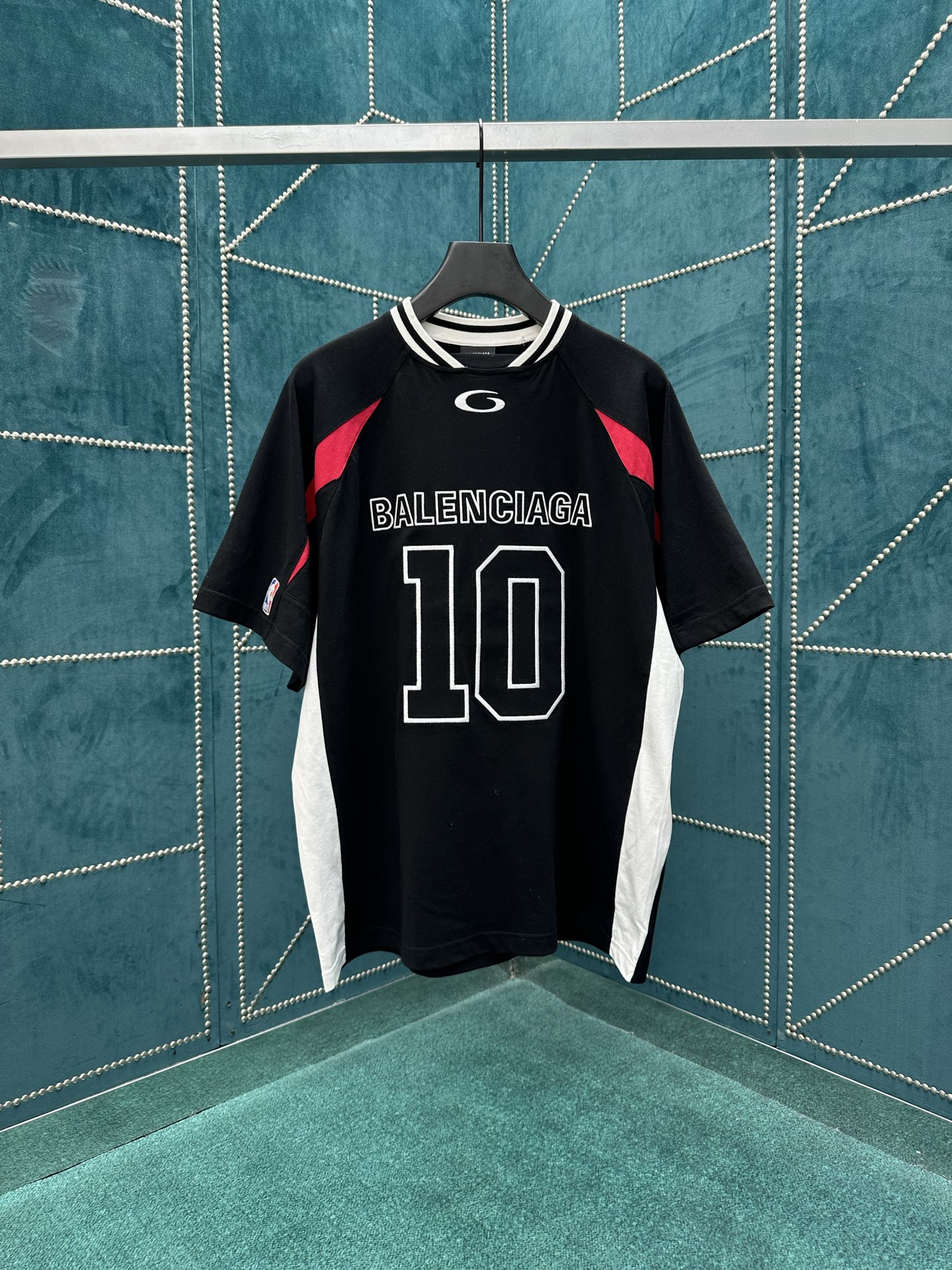 Balenciaga 巴黎世家 26ss新款 联名系列 圆领撞色短袖平纹针织廓形 T恤 宽松版型 男款