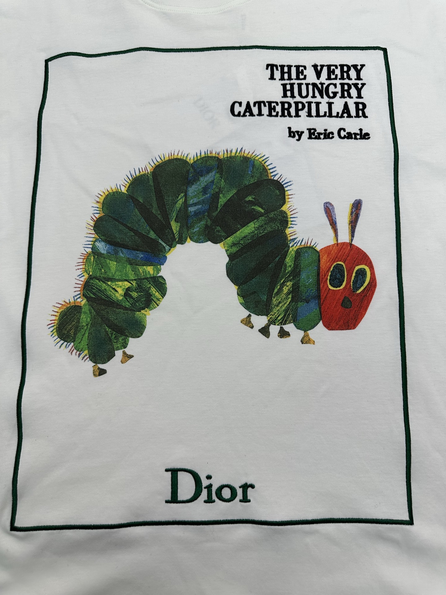Dior 迪奥 FW26 Dior和 绘本《饥饿的毛毛虫》的联名T恤，简直是童趣与 的完美碰撞 女装