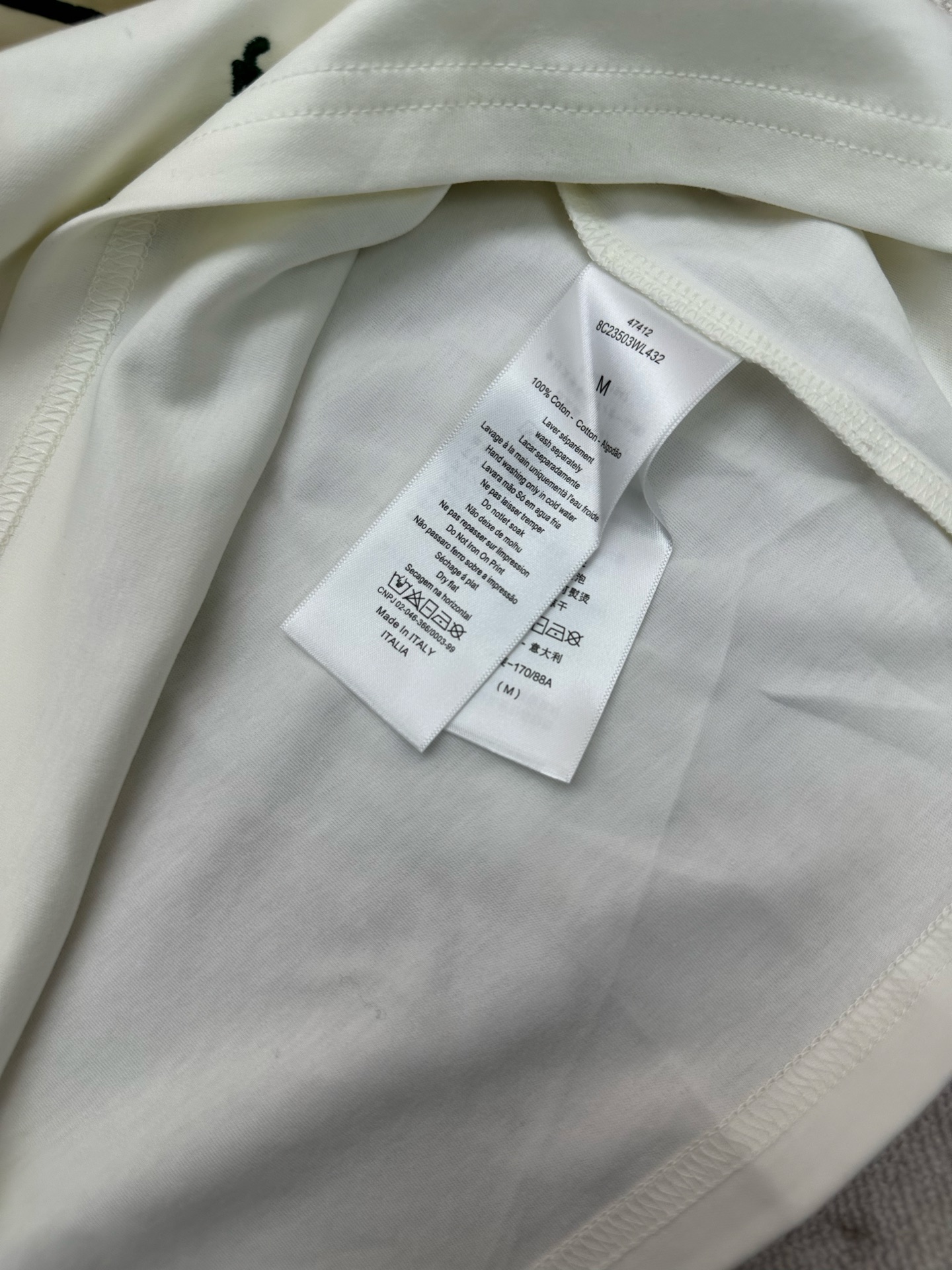 Dior 迪奥 FW26 Dior和 绘本《饥饿的毛毛虫》的联名T恤，简直是童趣与 的完美碰撞 女装