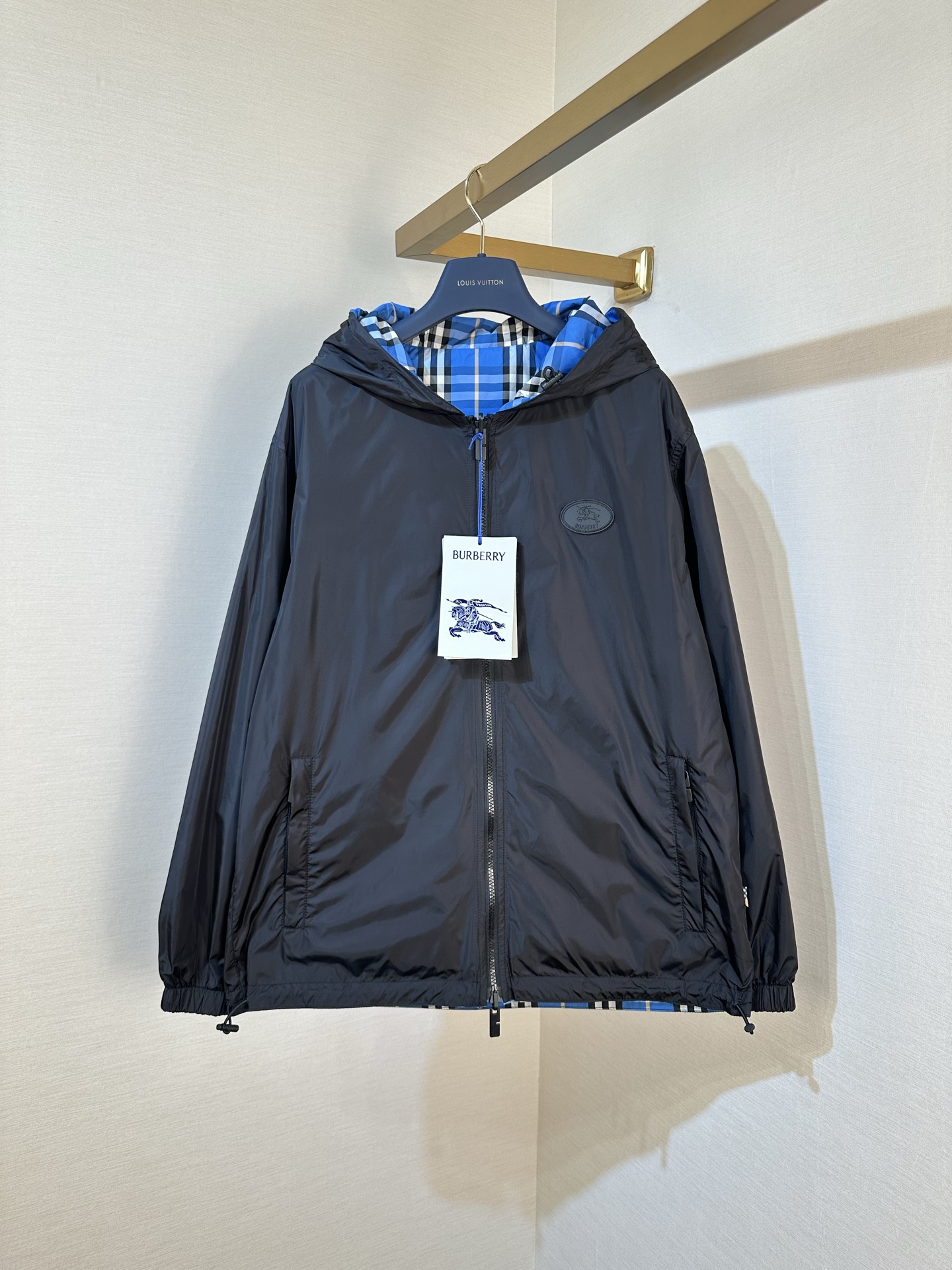 P420 Burberry Burberry SS25 chaqueta de manga larga con cremallera a cuadros de doble cara para hombre azul número de c…