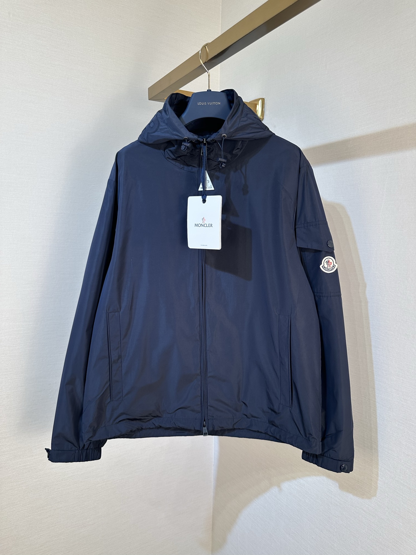 P440 Montcler SS26 chaqueta de exterior con logo, cortavientos, con capucha y cremallera, para hombre, tallas: 48.50.52…