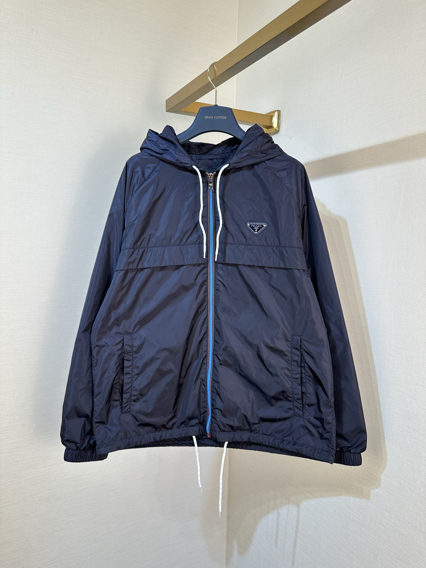 P380 Prada Re-Nylon FW25 chaqueta deportiva corta con capucha para hombre, azul, tallas: 48.50.52.54.56