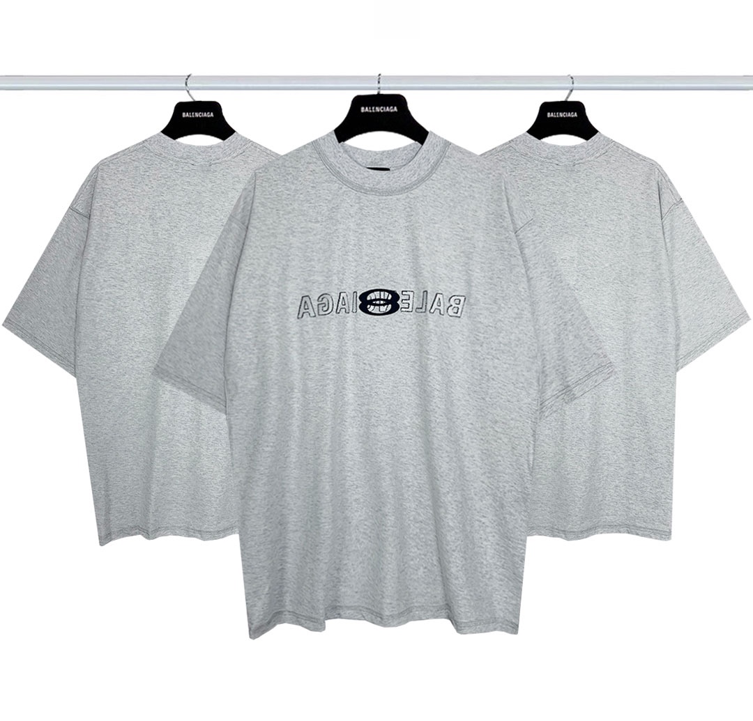 巴黎世家 Balenciaga反字镜面重叠logo双圈短袖 💰P65
椭圆机进口田岛刺绣机器 双面刺绣 可双面穿 定制苹果logo特殊主麦 32s240g双纱精梳棉布料 大货三标齐+码数贴+带Logo防尘纸
颜色:花灰
尺码:Xs-L