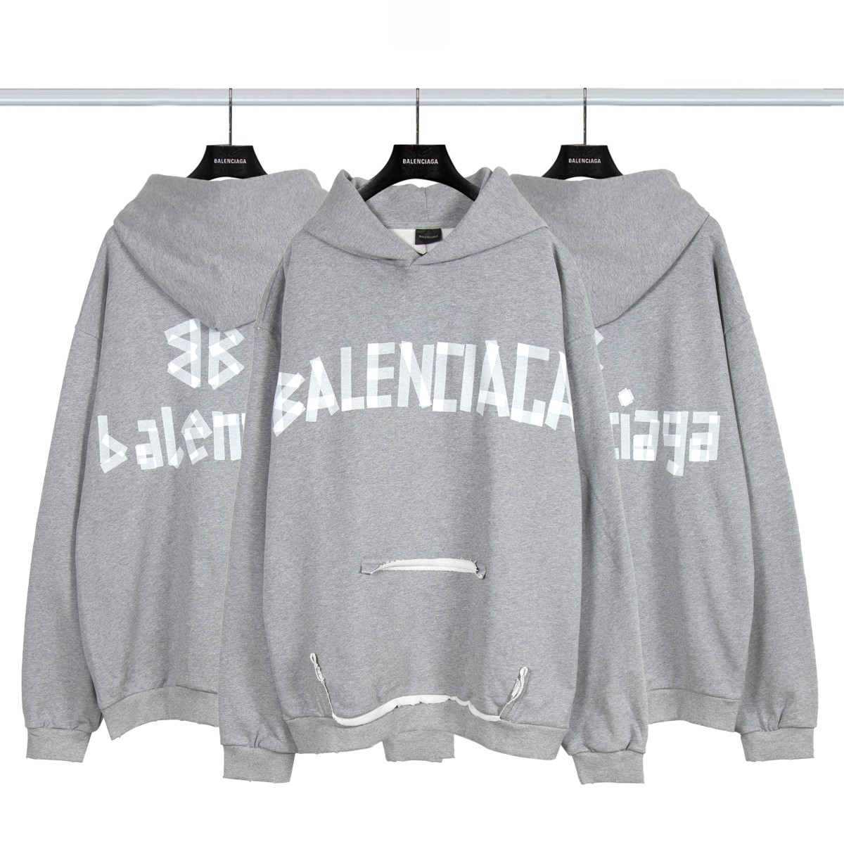 u P Balenciag巴黎世家\n美纹纸胶带连帽卫衣\n采用进口康丽机 只有真正的康丽机才能做出每一个细节\n区别市场版本 美纹纸的质感和背后的磨砂黑色胶带感觉都是经过多次调试才出来的 内里有侧袋/外袋人工割破/还原细节区别市场烫画工艺 真正的康丽直喷 布料 同缸出 0色差 采用SZg纯棉大卫衣的布料  厚实感十足 辅料：带Logo黄油纸 三连标贴纸 大包装袋  主麦 洗水 吊牌 \n尺码：XS-L\n颜色： 灰色