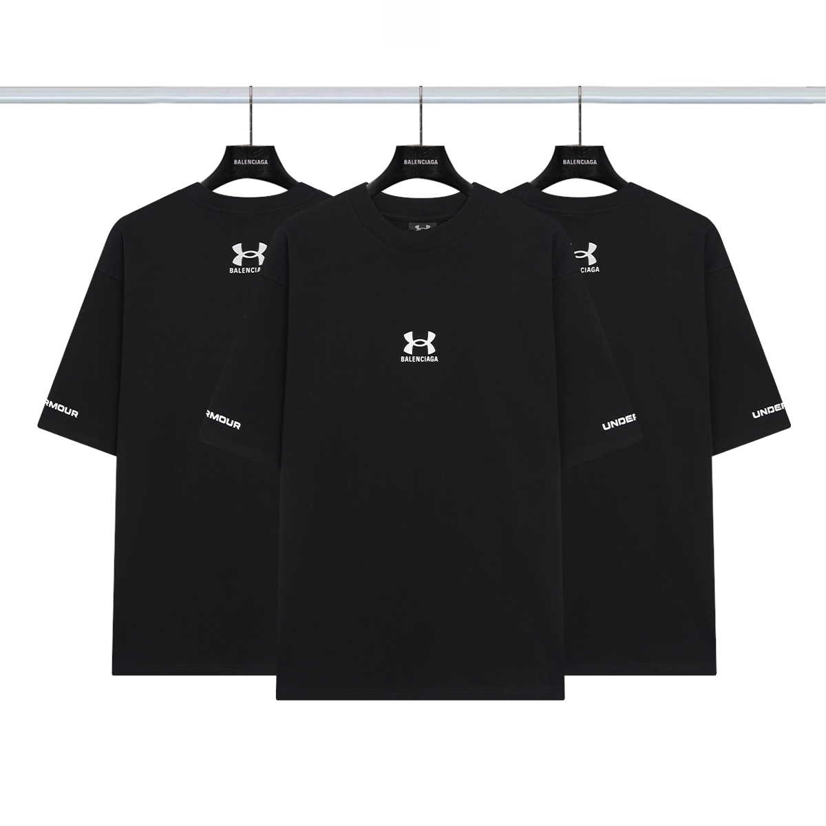 巴黎世家Balenciag 安德玛侧标印花联名短袖💰P80
进口椭圆机胶浆印花 有在还原正品细节真的是用尽心机 面料采用32S双纱精梳棉 厚感度十足 螺纹 袖口 下摆 大货三标齐+码数贴+带Logo防尘纸
尺码:Xs-L
颜色:黑色