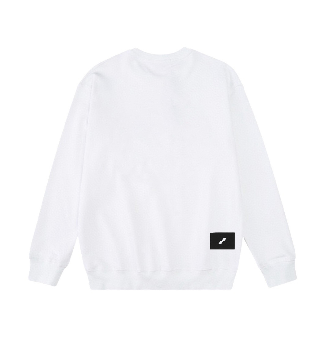 W887#P90💰
▪️WE11DONE  -新款 幻化字母印花高街潮牌美式宽松圆领卫衣男女情侣款

▪️Size：XS、S、M、L

▪️Color：黑色、白色

高版本重磅420g纯棉毛圈面料，配置齐全，全套定制的YUAN版辅料，包装袋原版标签，每个款的编码颜色都和实物对应，原版主唛➕We11吊牌➕防伪洗水唛➕防盗扣➕新款We11包装袋。 妥妥的高版本长袖卫衣。纹理清晰，质感满满，同缸定染1&times;1无色差精密纯棉螺纹，层搭叠穿，自留好货，强烈推荐~所有的辅料全部原版定制，百分百重工好货，精工立体裁剪，宽松的版型，强烈推荐~