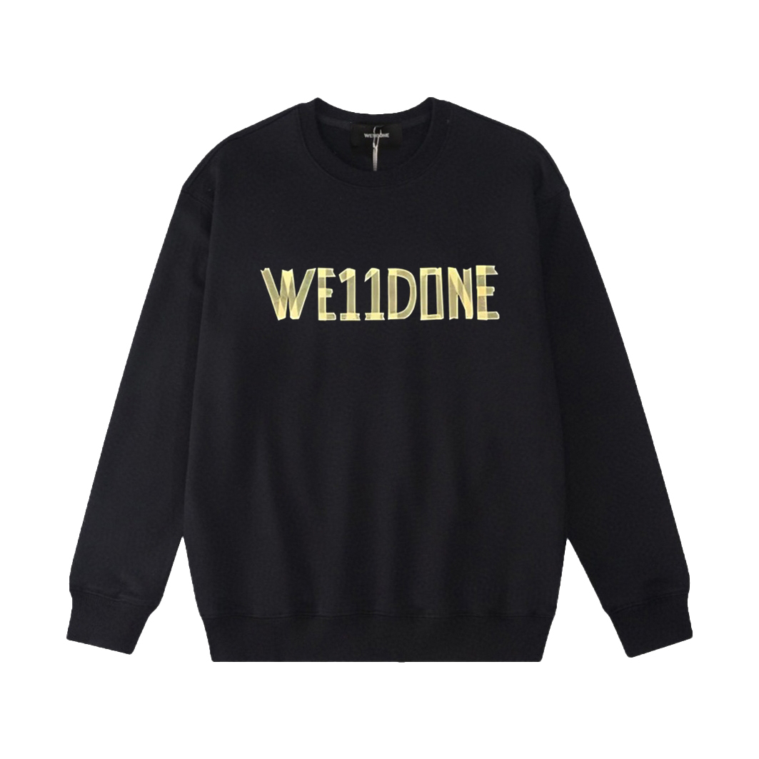 W893#P90💰
▪️WE11DONE  -新款 胶带字母印花高街潮牌美式宽松圆领卫衣男女情侣款

▪️Size：XS、S、M、L

▪️Color：黑色、白色

高版本重磅420g纯棉毛圈面料，配置齐全，全套定制的YUAN版辅料，包装袋原版标签，每个款的编码颜色都和实物对应，原版主唛➕We11吊牌➕防伪洗水唛➕防盗扣➕新款We11包装袋。 妥妥的高版本长袖卫衣。纹理清晰，质感满满，同缸定染1&times;1无色差精密纯棉螺纹，层搭叠穿，自留好货，强烈推荐~所有的辅料全部原版定制，百分百重工好货，精工立体裁剪，宽松的版型，强烈推荐~