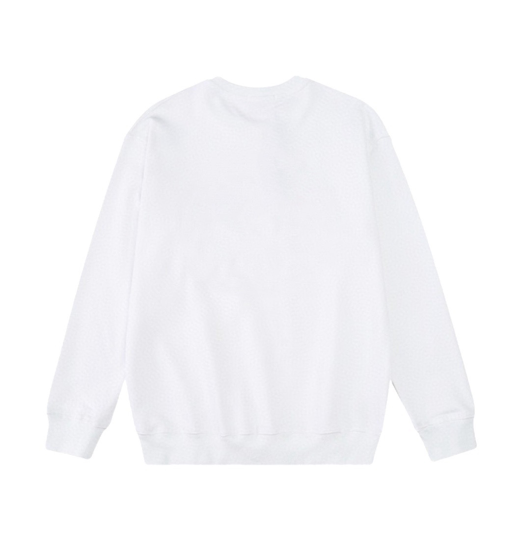 W893#P90💰
▪️WE11DONE  -新款 胶带字母印花高街潮牌美式宽松圆领卫衣男女情侣款

▪️Size：XS、S、M、L

▪️Color：黑色、白色

高版本重磅420g纯棉毛圈面料，配置齐全，全套定制的YUAN版辅料，包装袋原版标签，每个款的编码颜色都和实物对应，原版主唛➕We11吊牌➕防伪洗水唛➕防盗扣➕新款We11包装袋。 妥妥的高版本长袖卫衣。纹理清晰，质感满满，同缸定染1&times;1无色差精密纯棉螺纹，层搭叠穿，自留好货，强烈推荐~所有的辅料全部原版定制，百分百重工好货，精工立体裁剪，宽松的版型，强烈推荐~