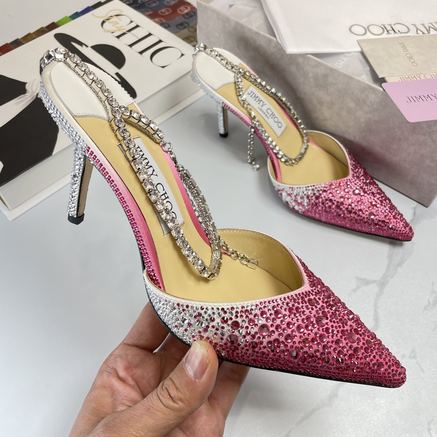 NO:391965,Jimmy Choo/Jimmy Zhou classic diamond chain pointed crystal high heel sandals. Super crystal shoes. They are so beautiful that they can't take their eyes off. The shoe shape is very delicate and will not be too narrow and long. The interior space is very sufficient to allow the toes to relax enough. The rhinestones outline the charming curve on the instep. It is simply beautiful. It surrounds the fairy spirit with 360 degrees. It is gorgeous and not exaggerated!  !  The fabric is made of imported silk iron diamonds, the inner tiptoe imported sheepskin Customized A-grade Italian leather sole Heel height 6.5 8.5 two Size35-40 (41 42 43 Customized non-returning), high heels sandals, jimmy choo, jimmy choo, sandals, high heels, sheepskin, real silk19860909Jimmy Choo/吉米周经典钻石链条尖头水晶高跟凉鞋 超绝的水晶鞋 美到移不开视线 鞋型做的非常秀气 不会过分窄长 内部空间很足 让脚趾能足够的放松 水钻在脚背勾勒迷人的弧度 简直美爆了 360度环绕仙气感 华丽又不浮夸！！ 面料采用进口真丝烫钻 内里踮脚进口羊皮 定制A级意大利真皮底  跟高6.5 8.5两种 Size35-40（41 42 43定制不退换）,高跟鞋凉鞋,jimmy choo,jimmy choo,sandals,high heels,sheepskin,real silk,Women's Shoes