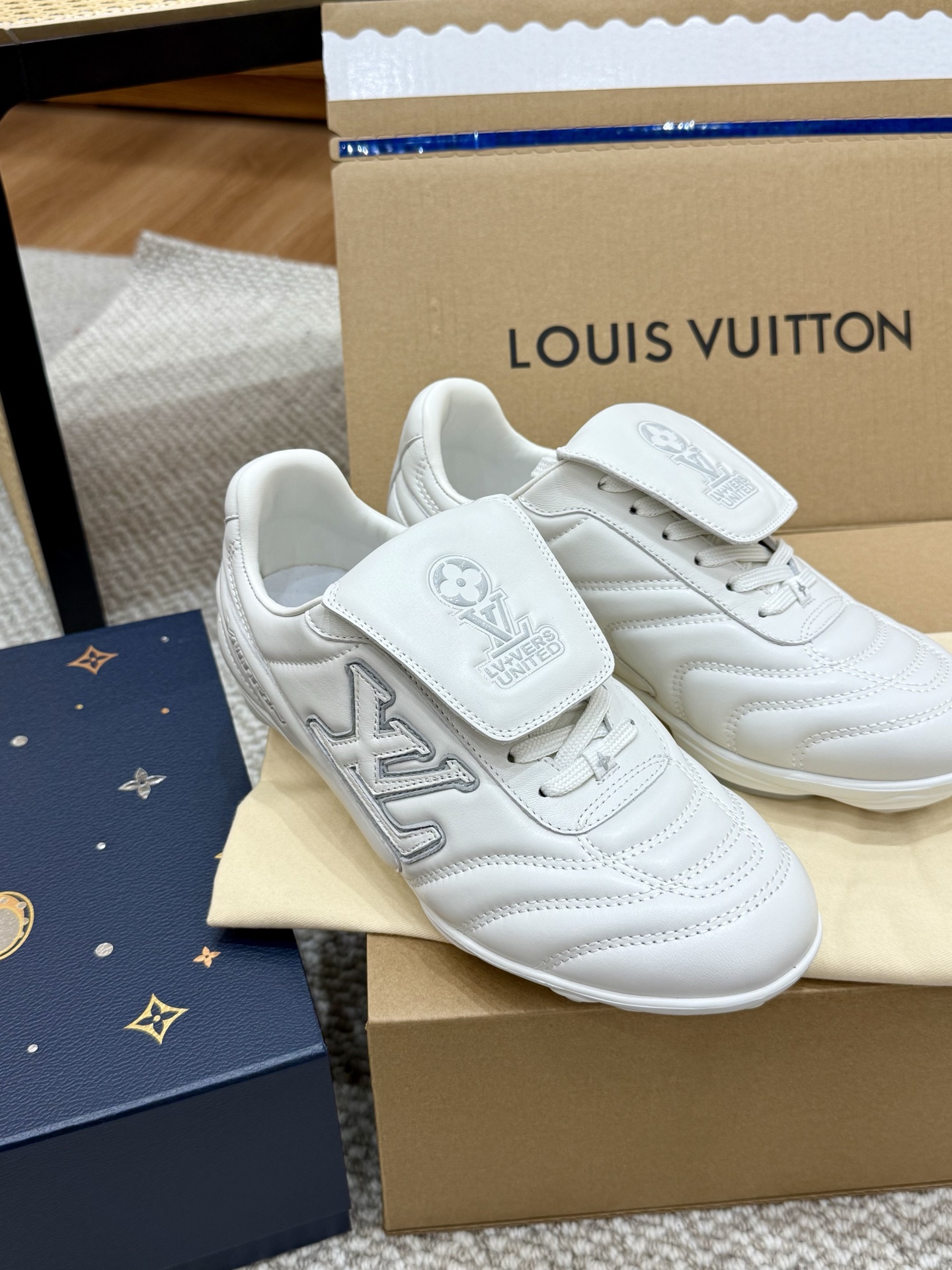 Кроссовки Louis Vuitton Footprint белые